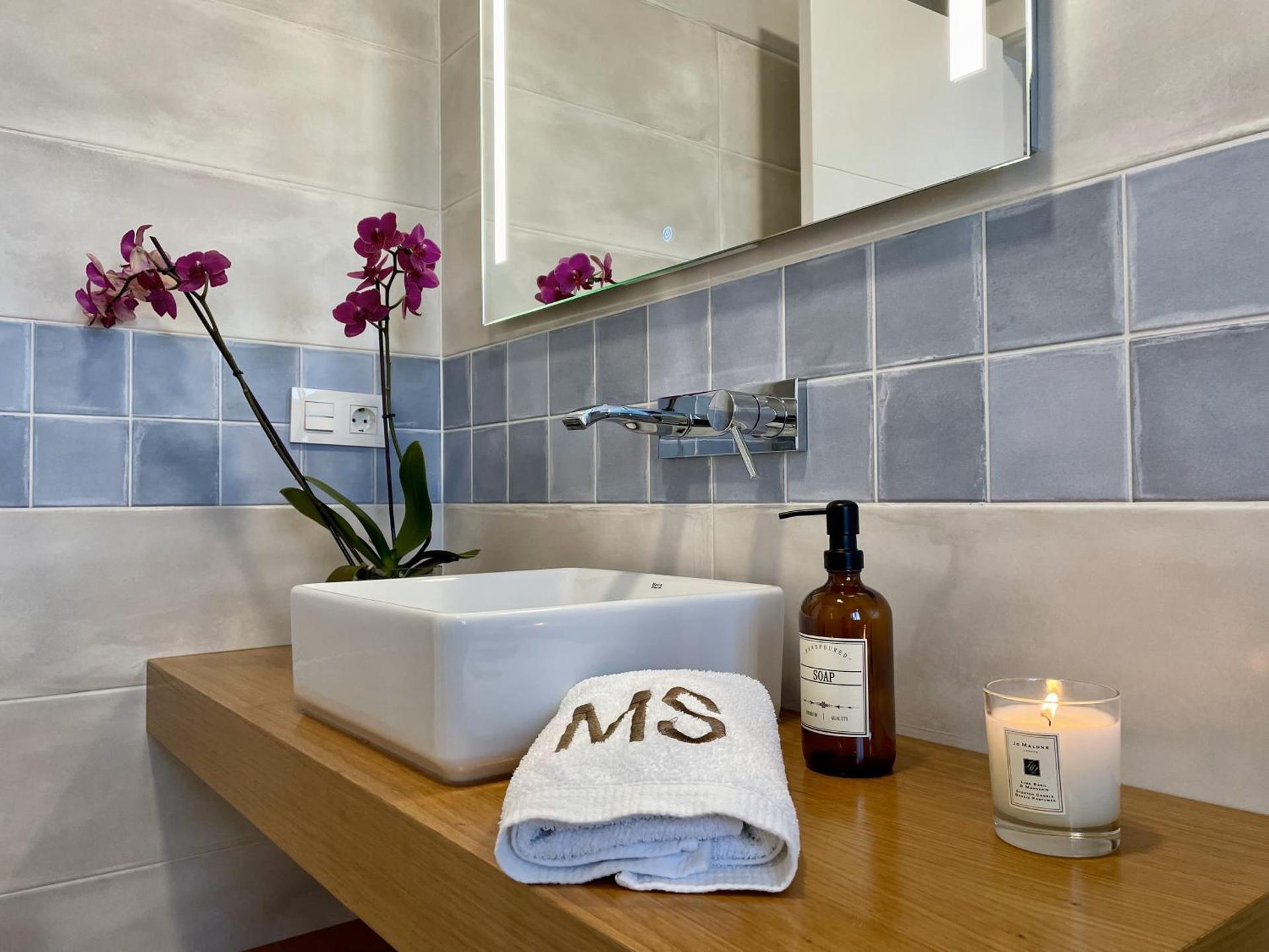 Apartment with Garden View