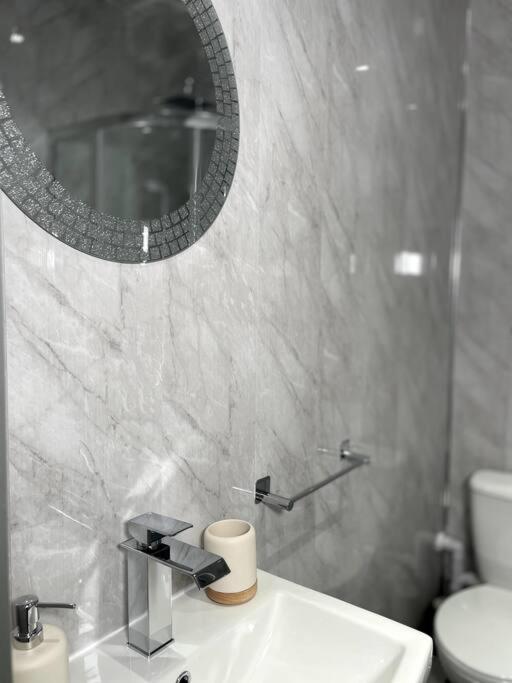 Modern and spacious house with Hot Tub