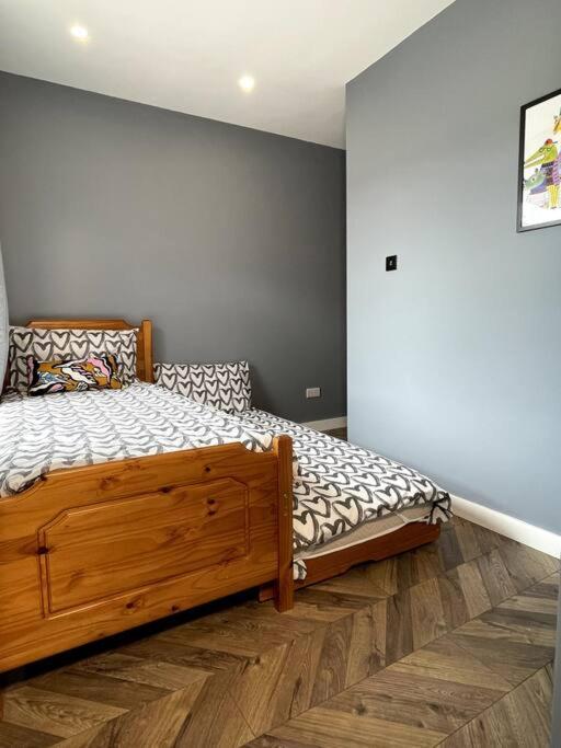 Modern and spacious house with Hot Tub