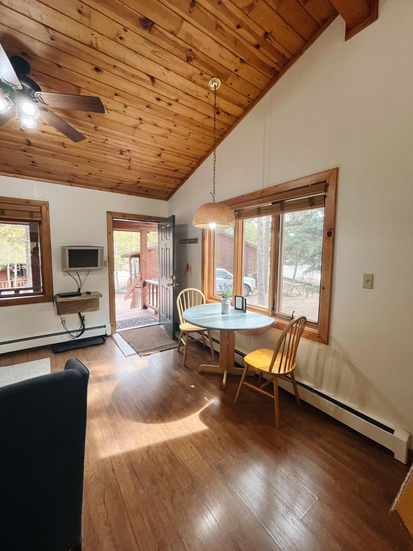 Cozy Cabin close to downtown Woodland Park