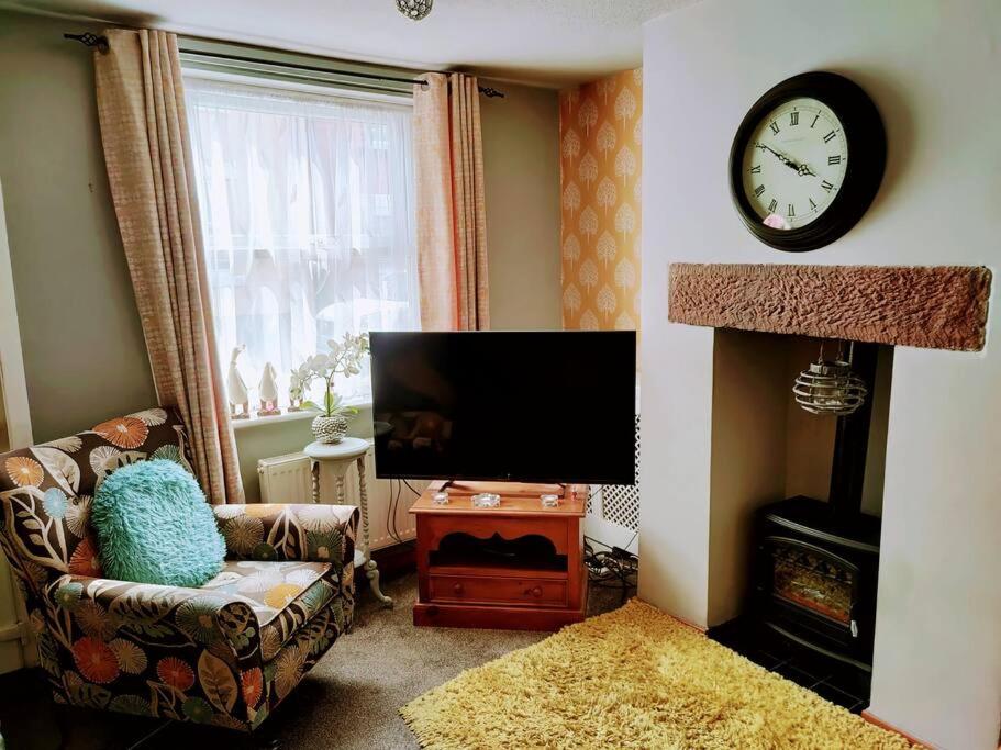 Communal lounge/ TV room