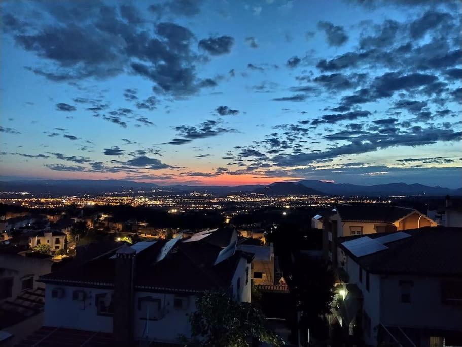 Luminosa y confortable casa con vistas y piscina