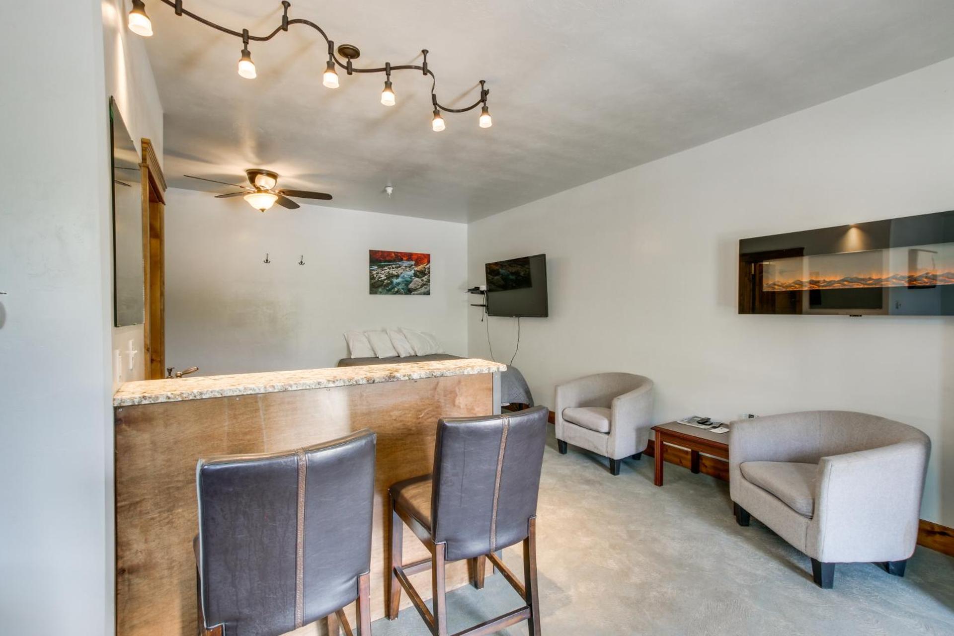 Central Lava Hot Springs Studio with Deck and Views!