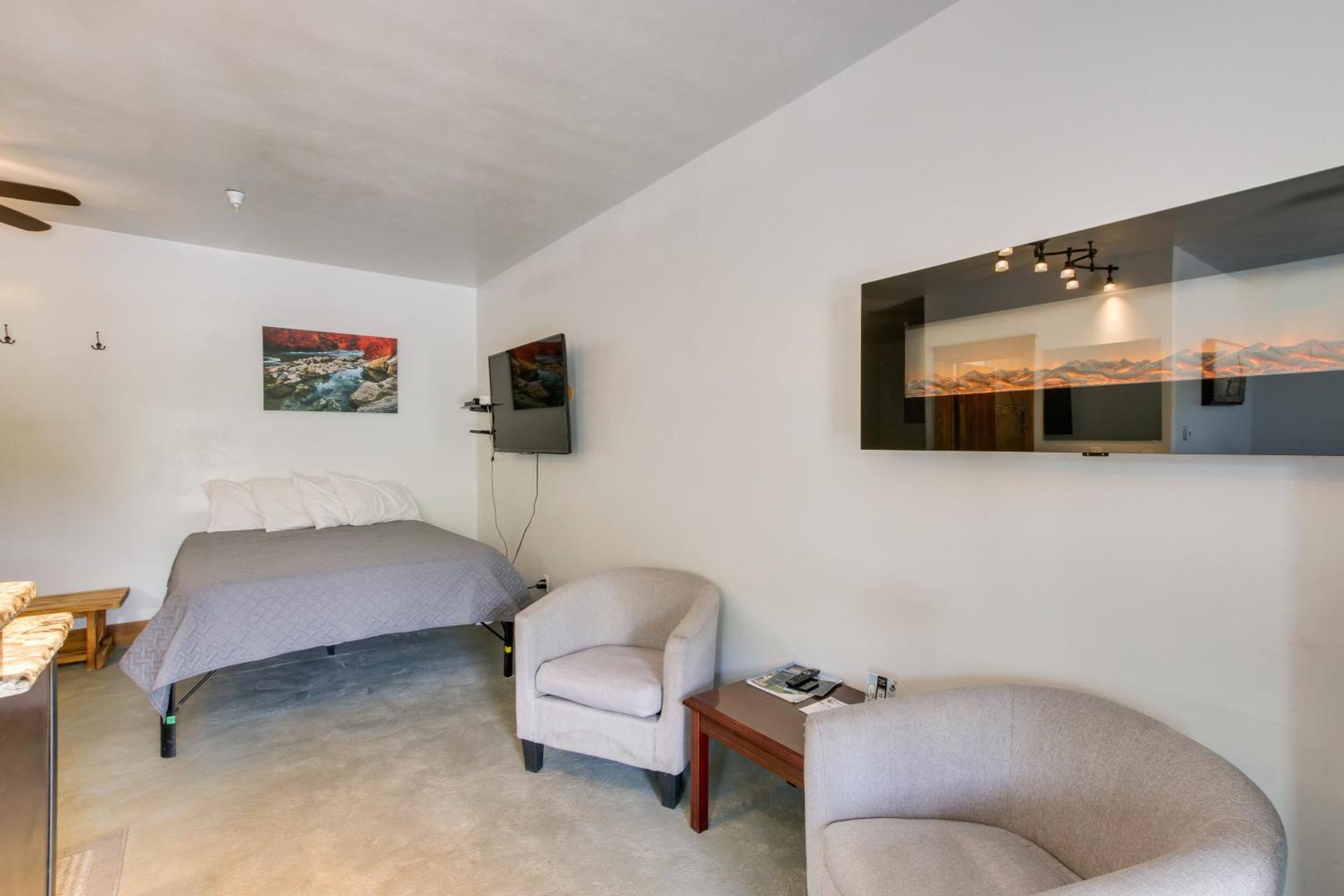 Central Lava Hot Springs Studio with Deck and Views!