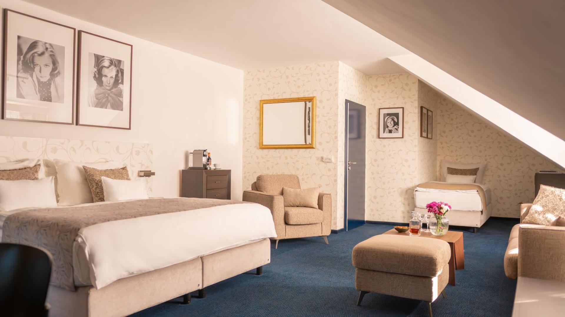 Photo of the whole room