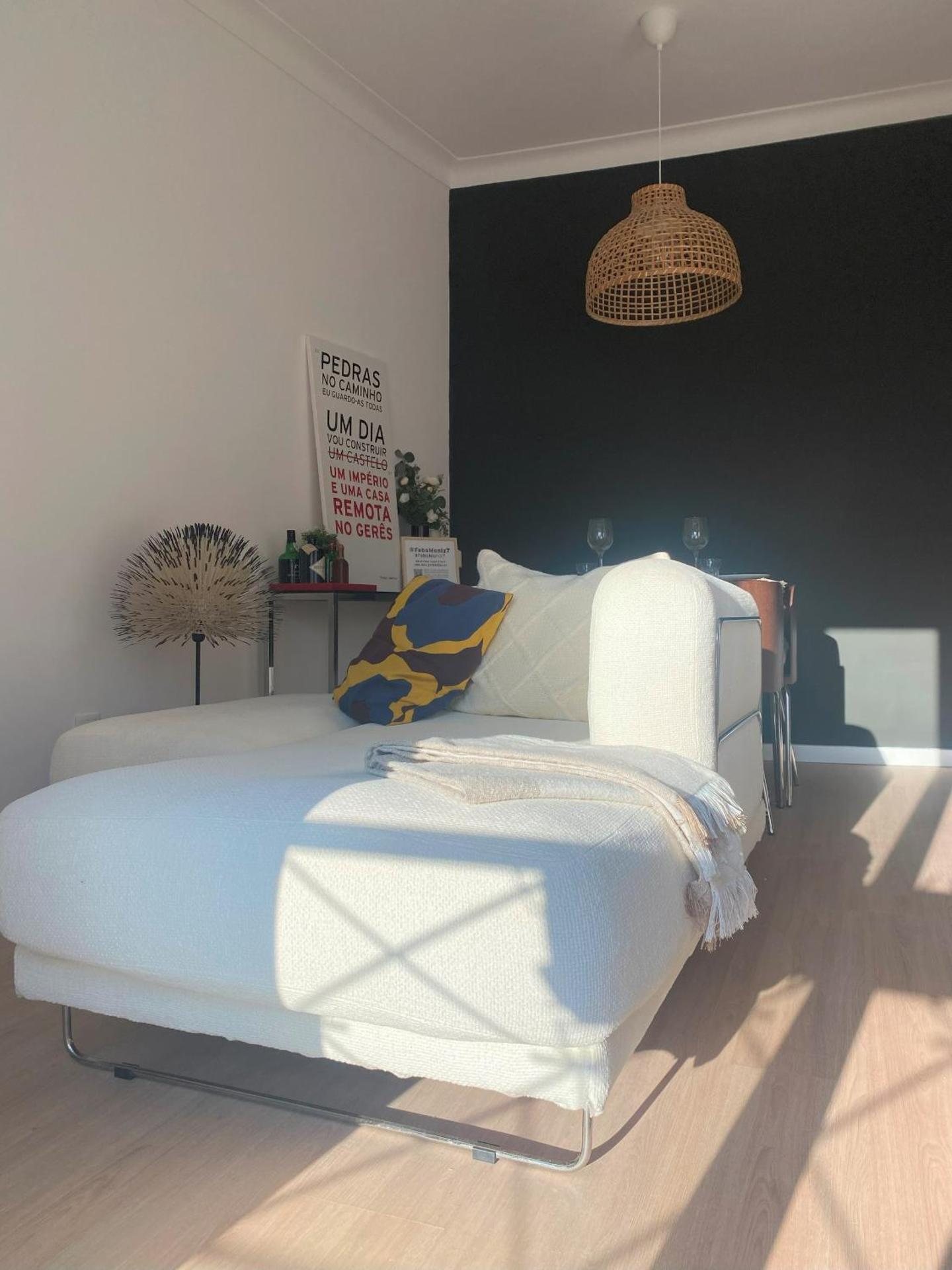 Lisbon, renovated T2 apartment Portas de Benfica