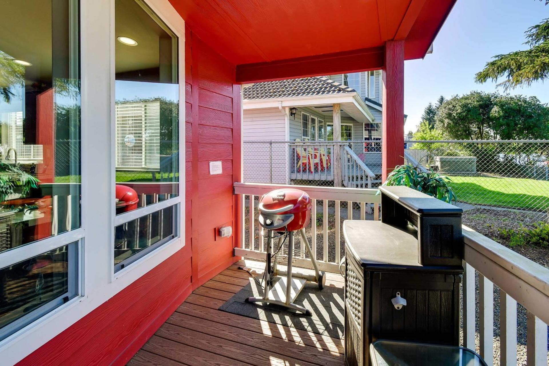 Ocean Shores Retreat with Porch and Canal Views!