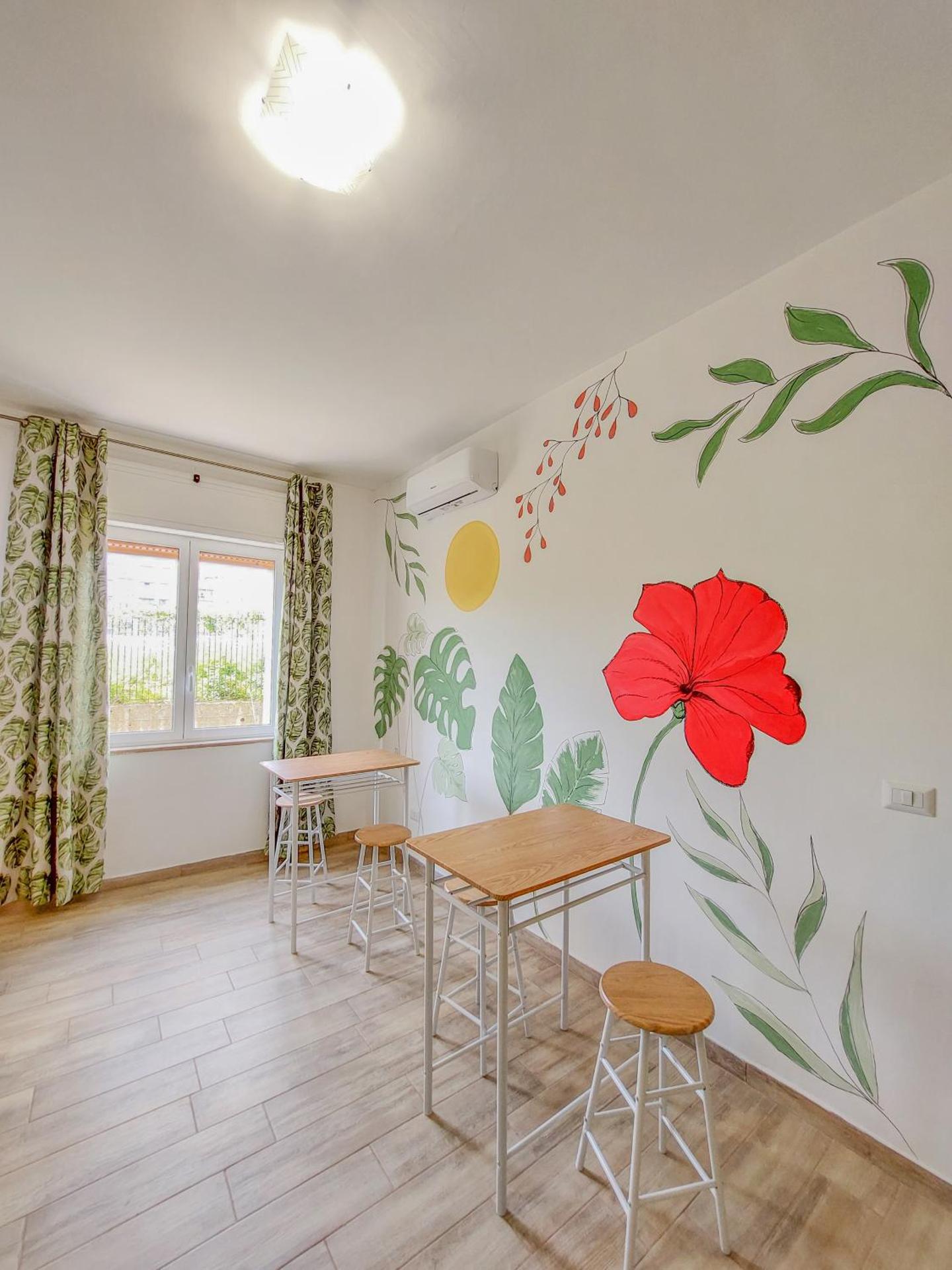 Communal lounge/ TV room