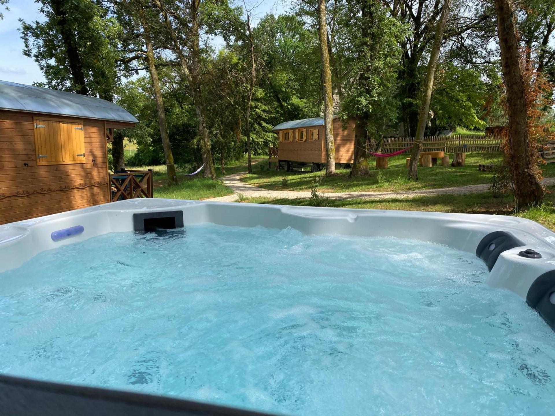 Les Roulottes de l Herm Piscine Jacuzzi Perigord