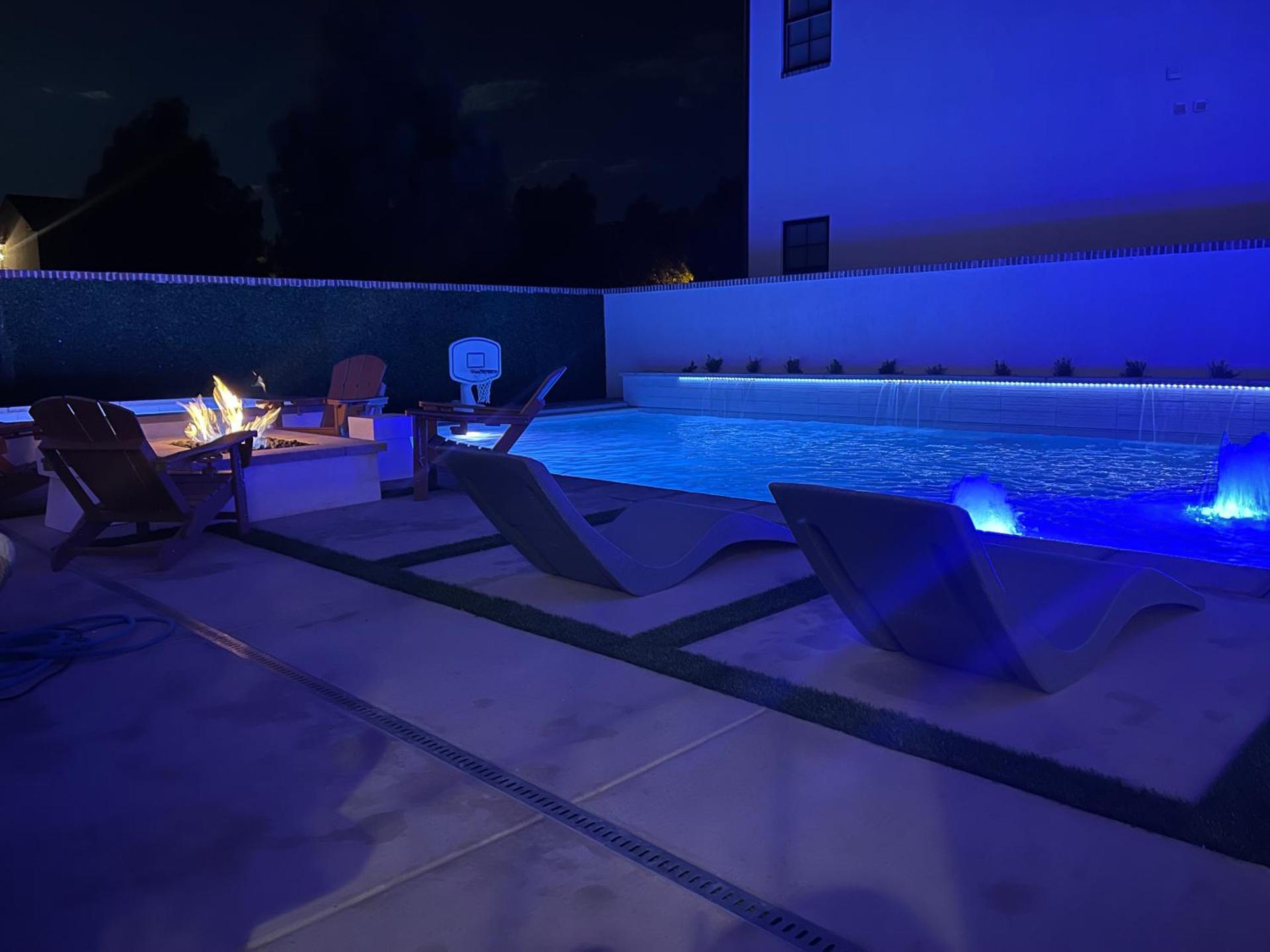 Casa Blanca luxury Villa Private pool sleeps 30!