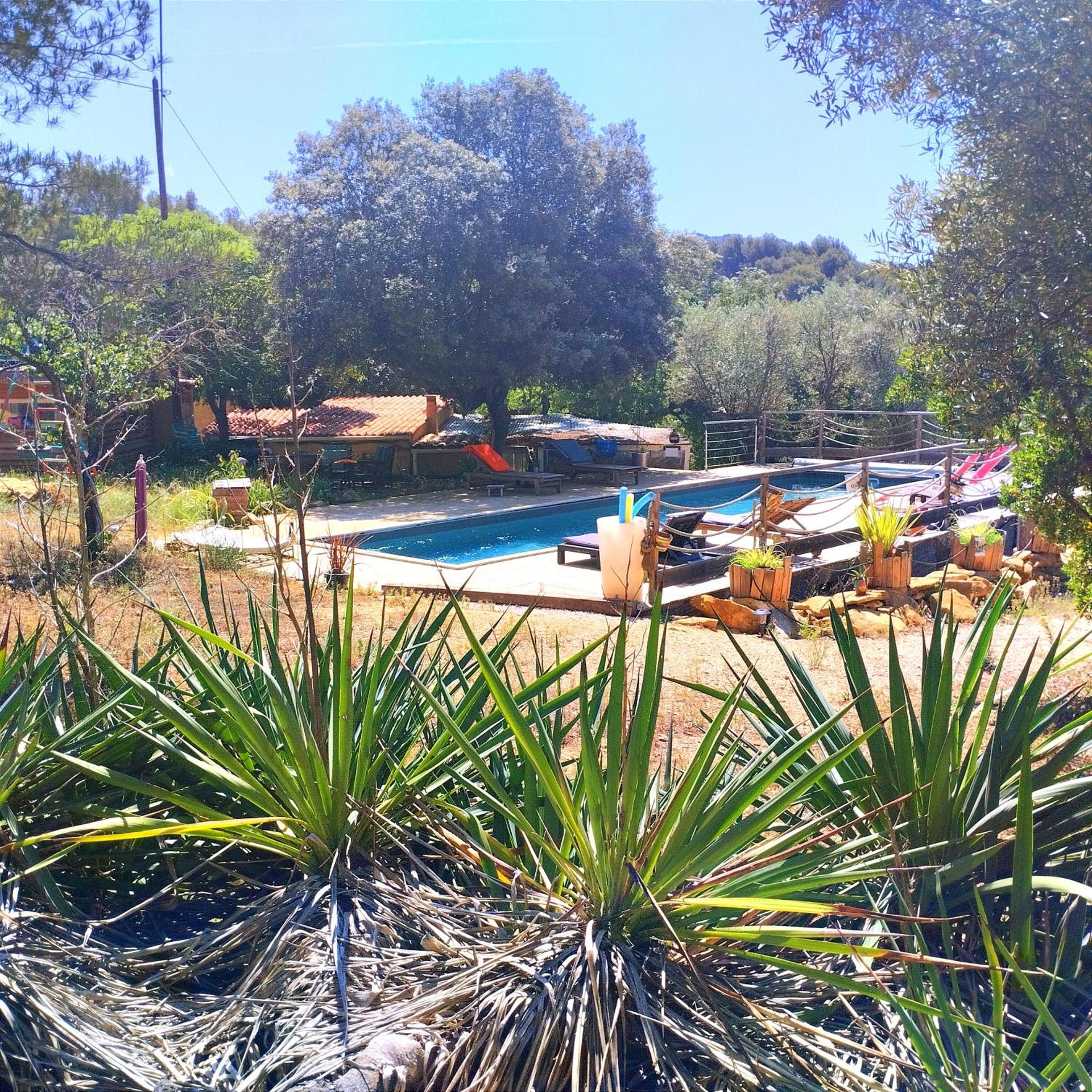 Arche de Noé atypique, bohème , nature, piscine chauffée de Pâques à Toussaint , spa , sauna , loisirs