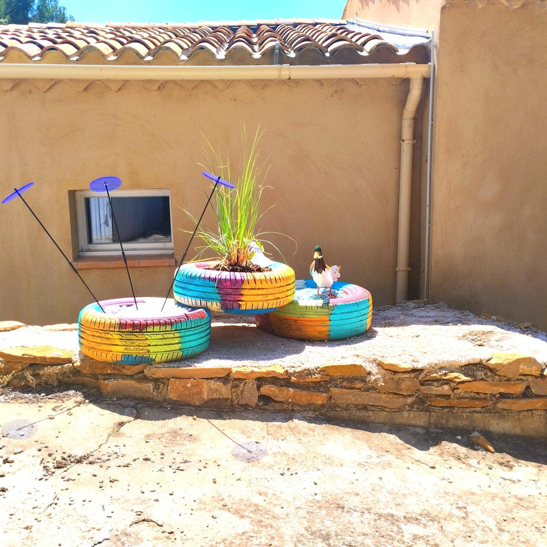 Arche de Noé atypique, bohème , nature, piscine chauffée de Pâques à Toussaint , spa , sauna , loisirs