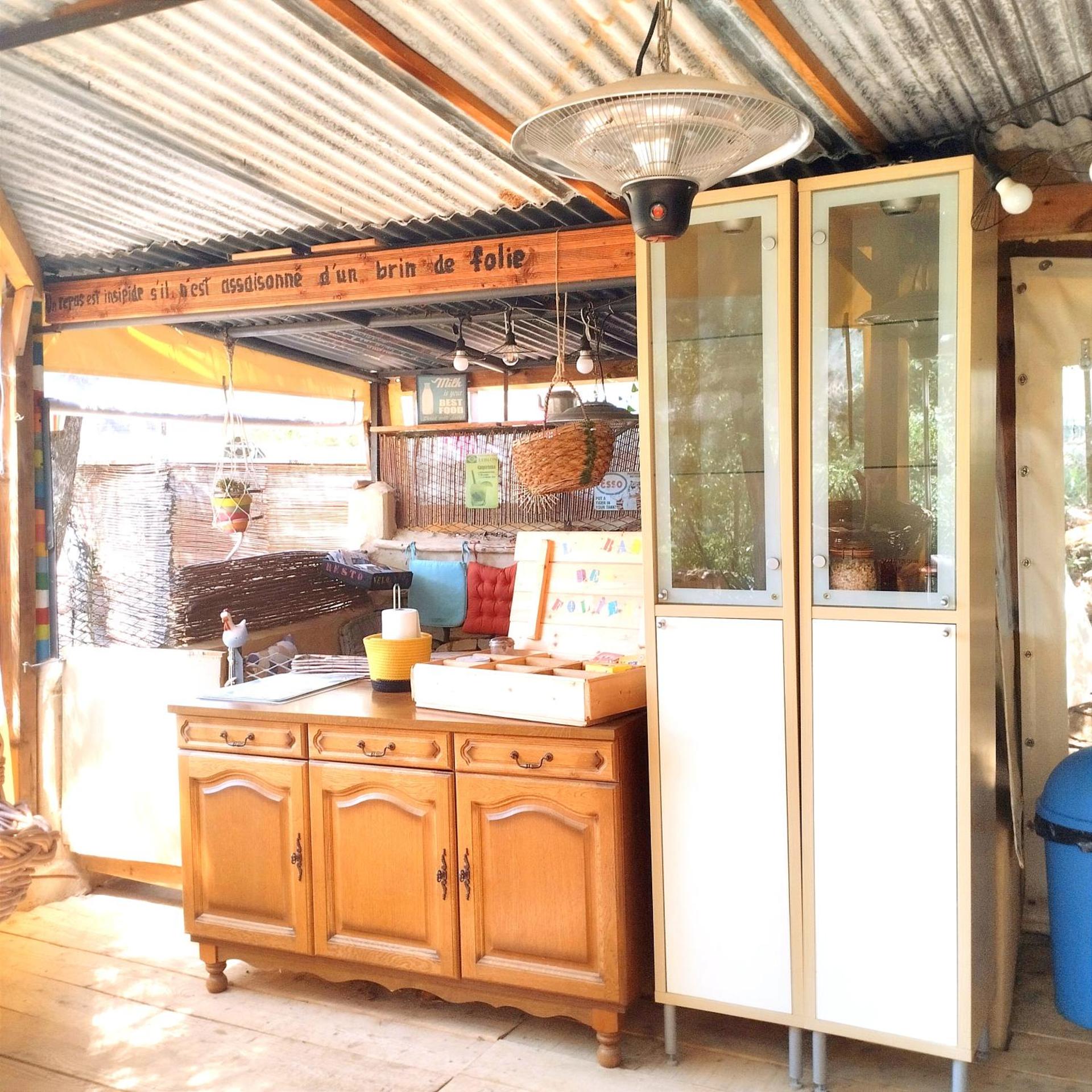 Arche de Noé atypique, bohème , nature, piscine chauffée de Pâques à Toussaint , spa , sauna , loisirs