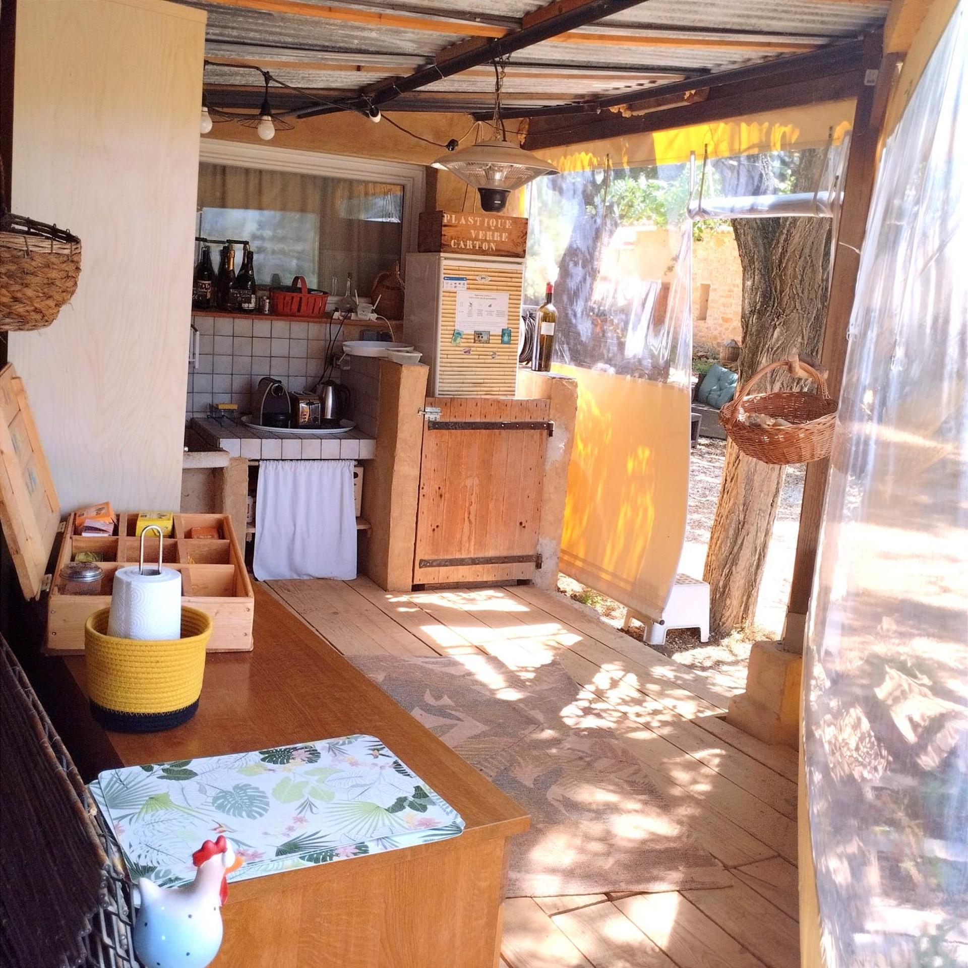 Arche de Noé atypique, bohème , nature, piscine chauffée de Pâques à Toussaint , spa , sauna , loisirs