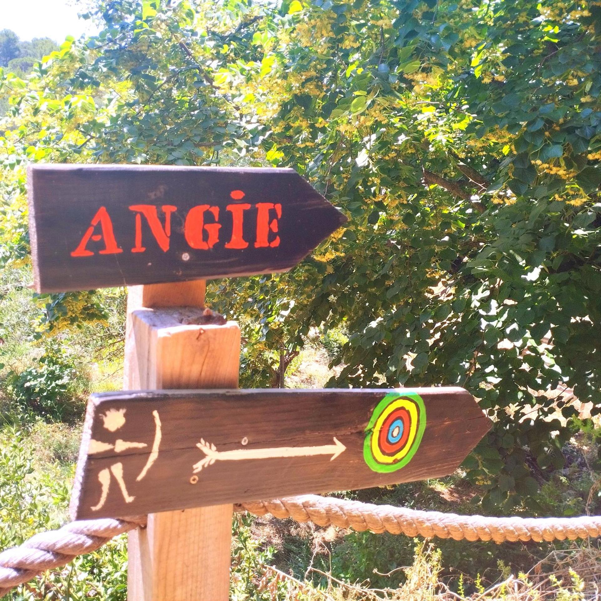 Arche de Noé atypique, bohème , nature, piscine chauffée de Pâques à Toussaint , spa , sauna , loisirs
