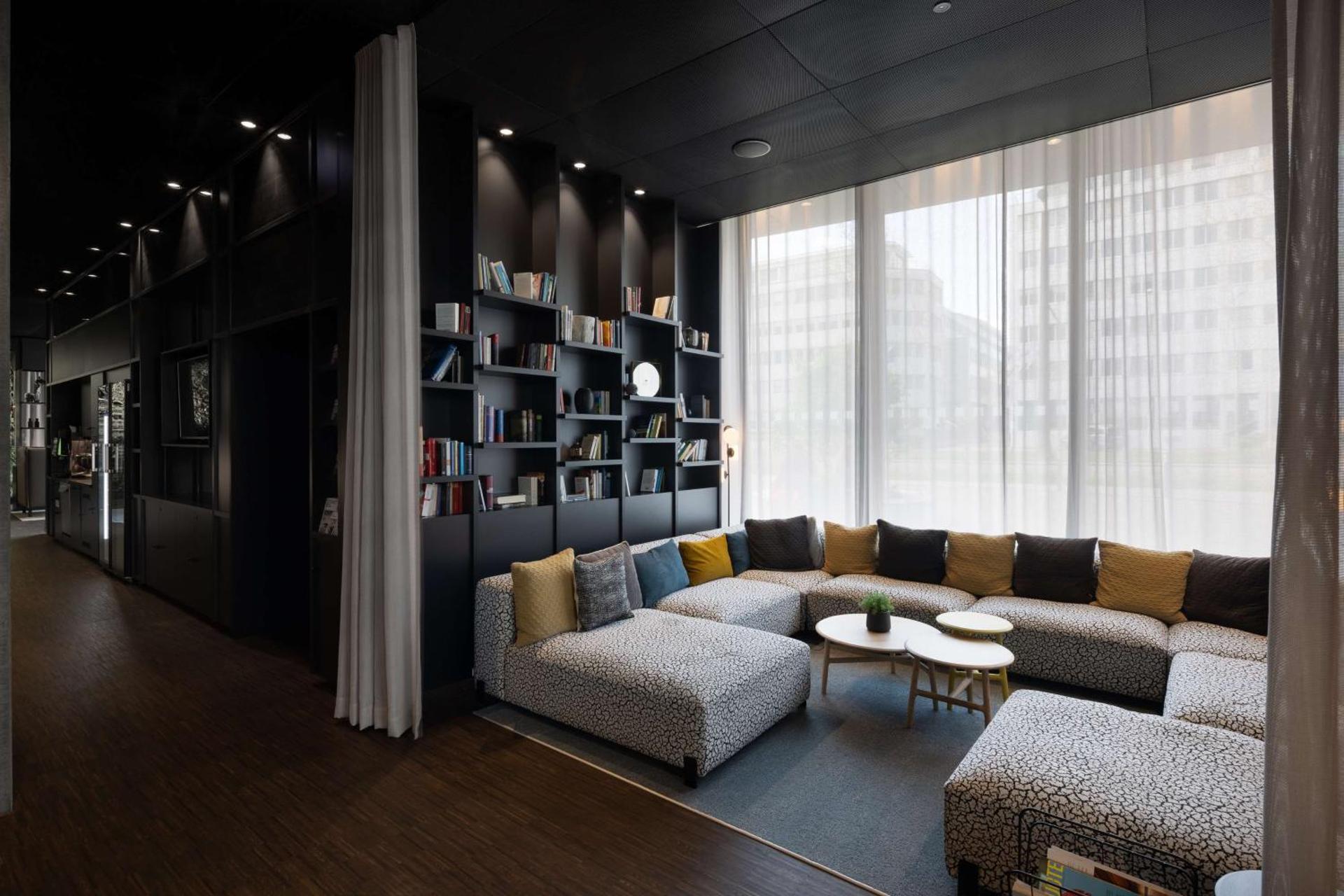 Communal lounge/ TV room