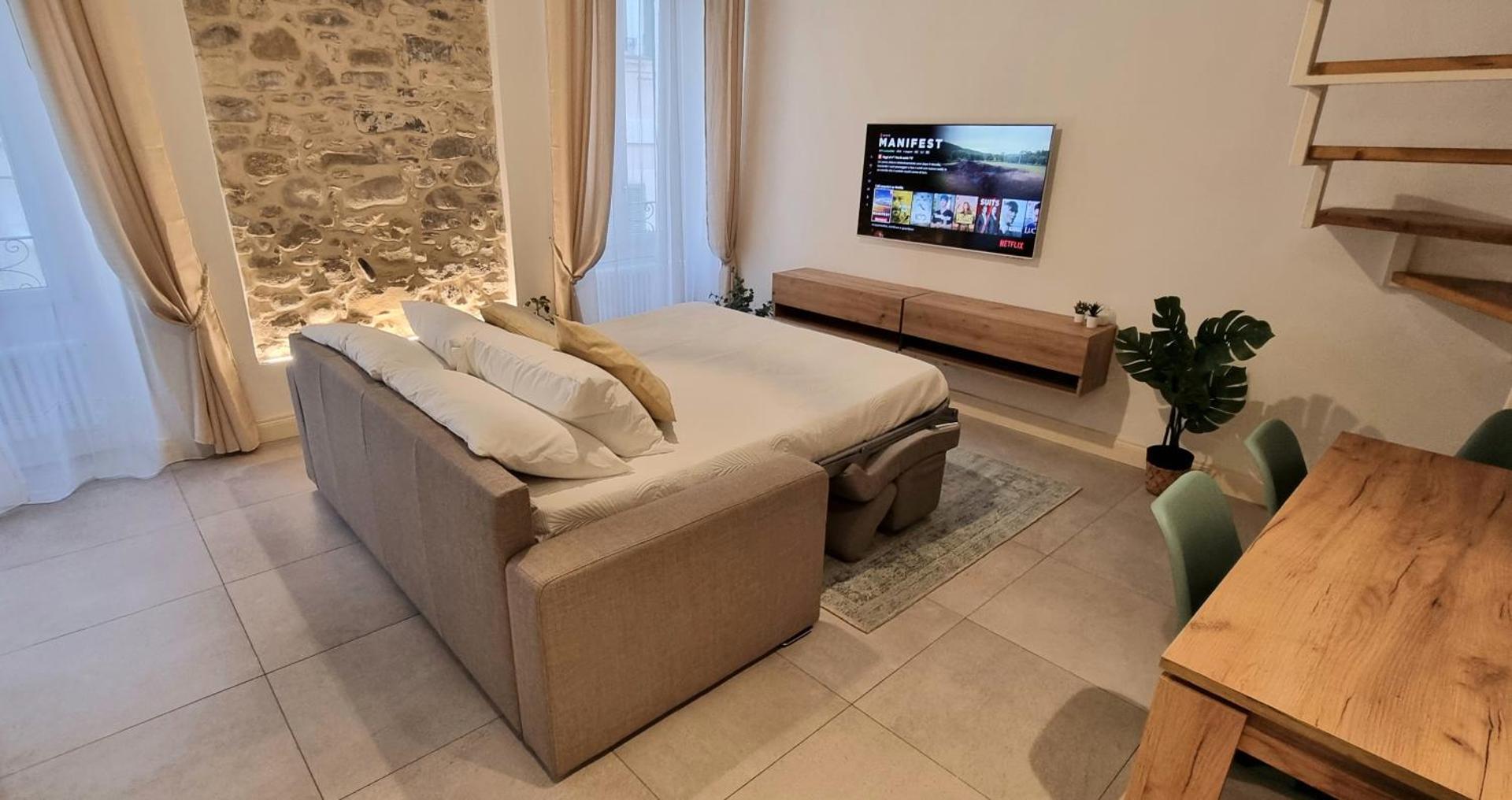 Communal lounge/ TV room