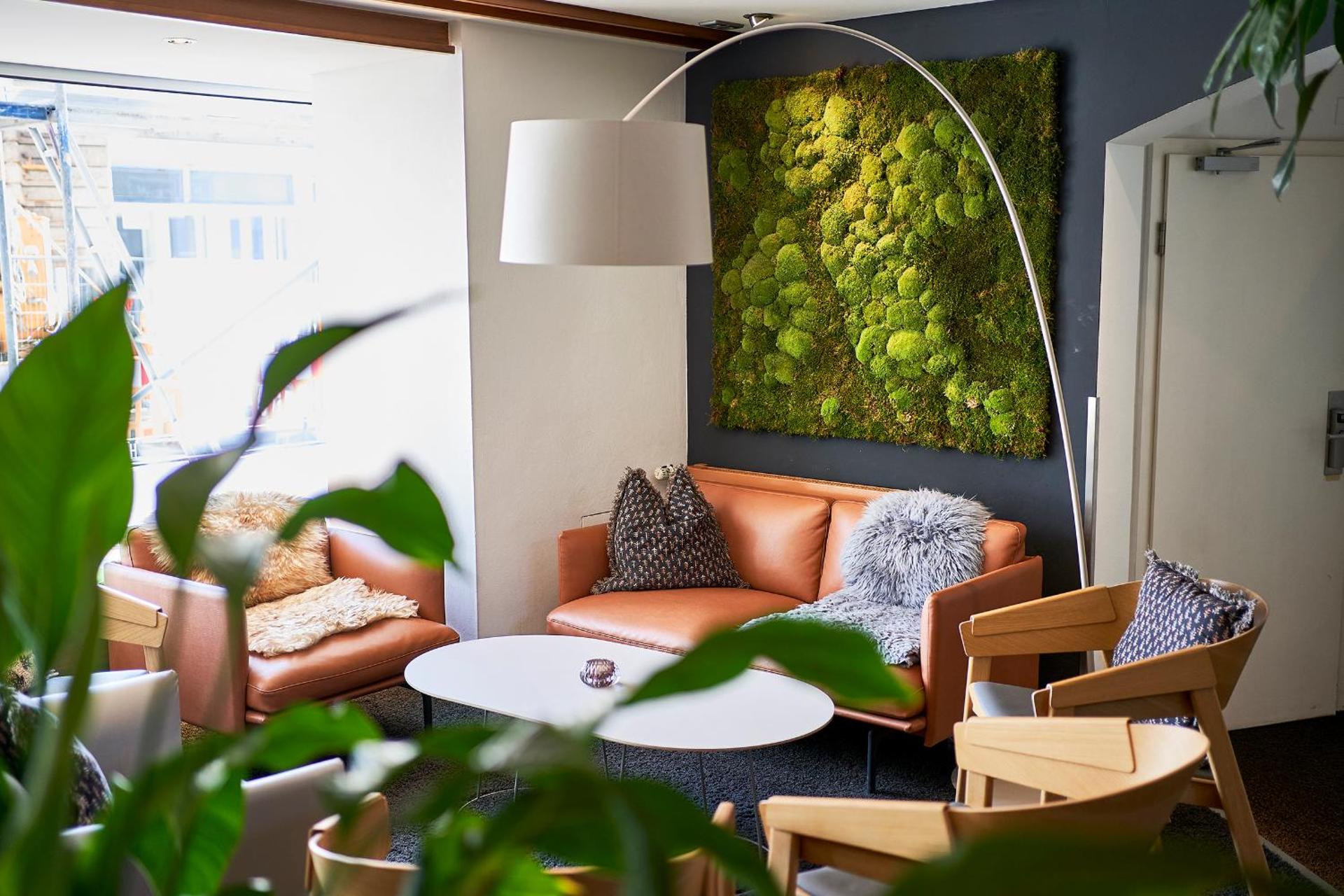 Communal lounge/ TV room