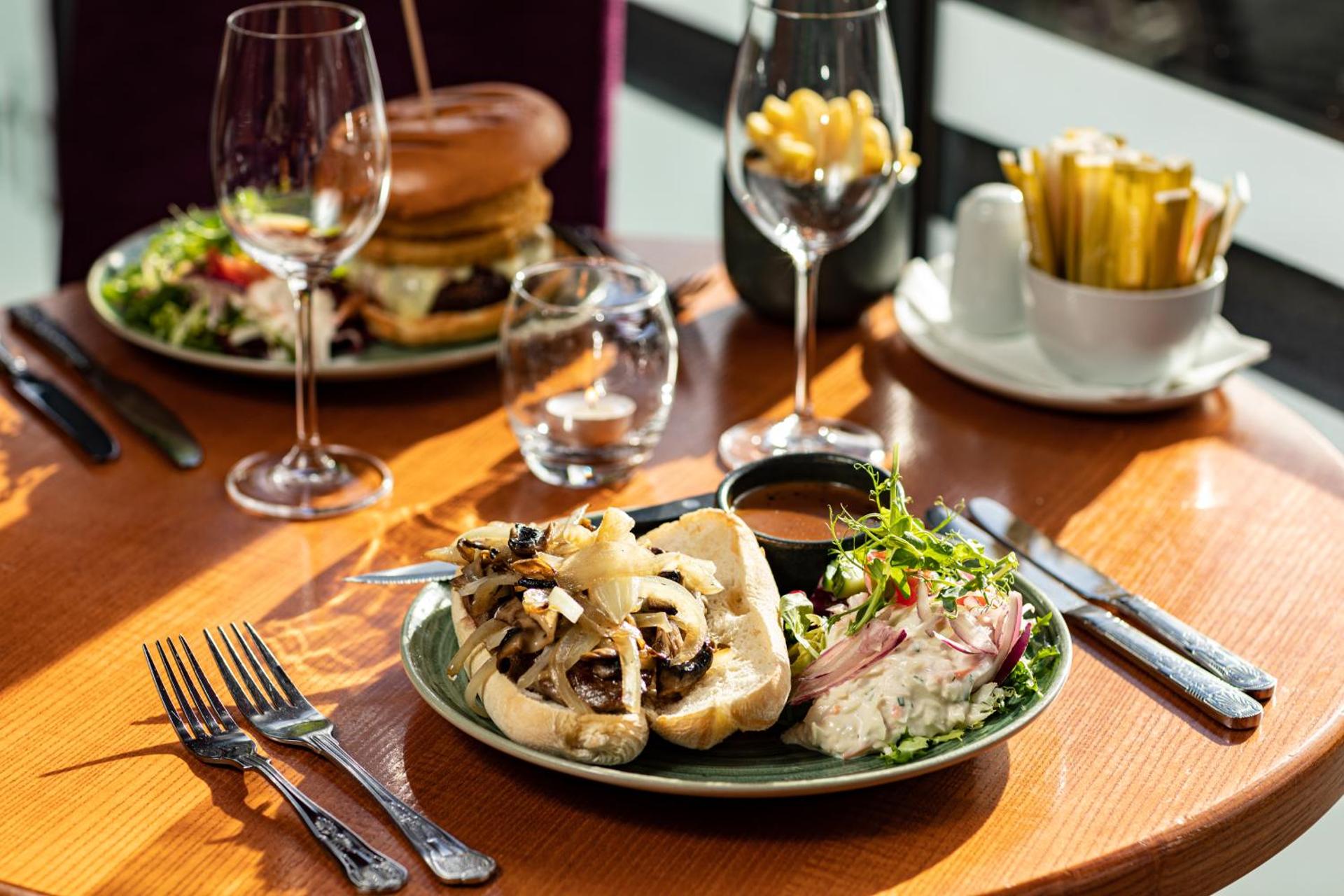 Restaurant/places to eat