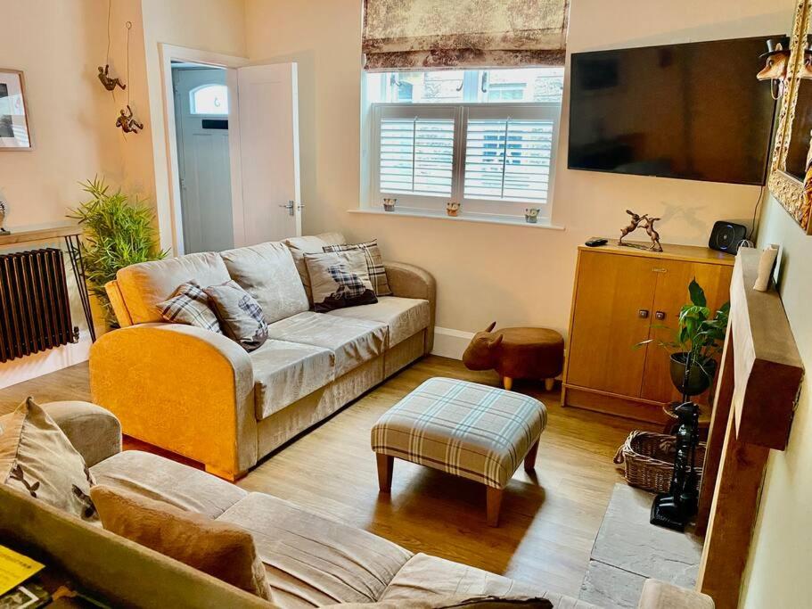 Communal lounge/ TV room