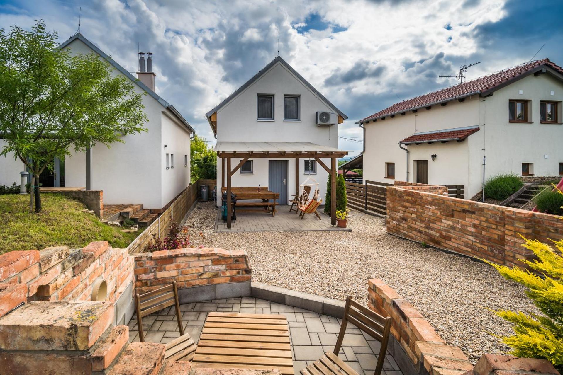 Vinoza - ubytování a vinný sklep Velké Bílovice Pod Vinicí