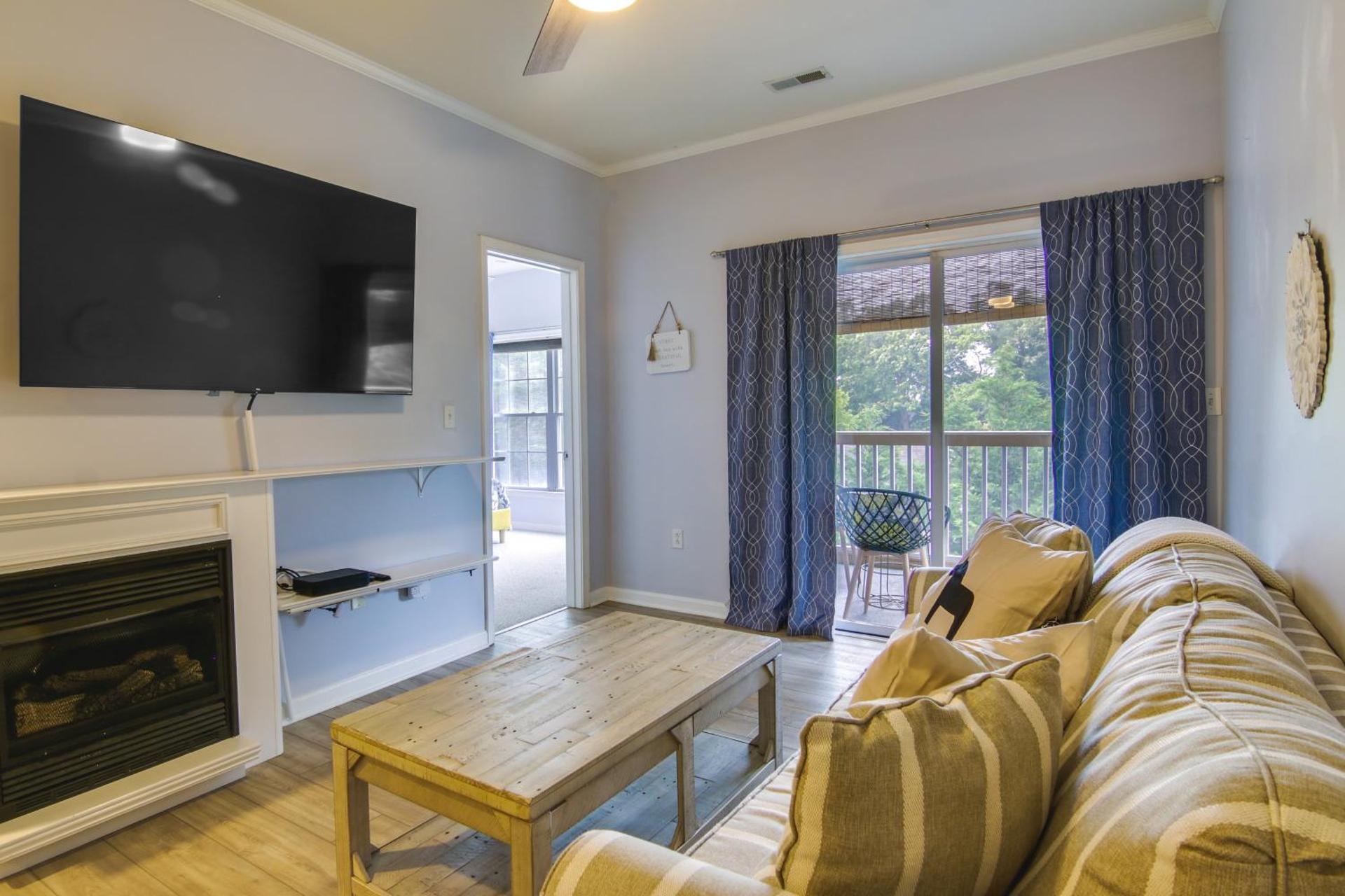 Condo with Pool Access about 2 Mi to Rehoboth Beach!