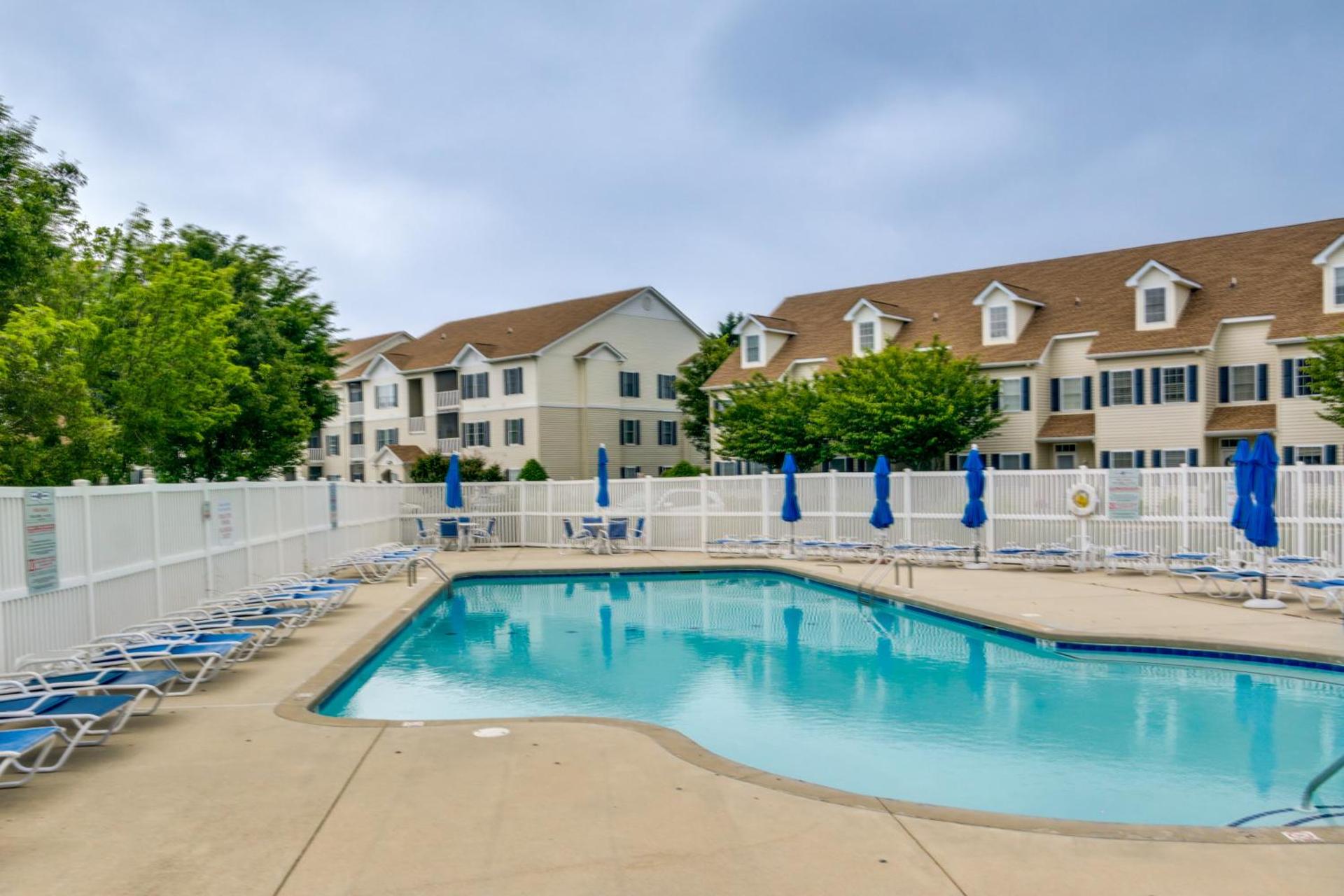 Condo with Pool Access about 2 Mi to Rehoboth Beach!