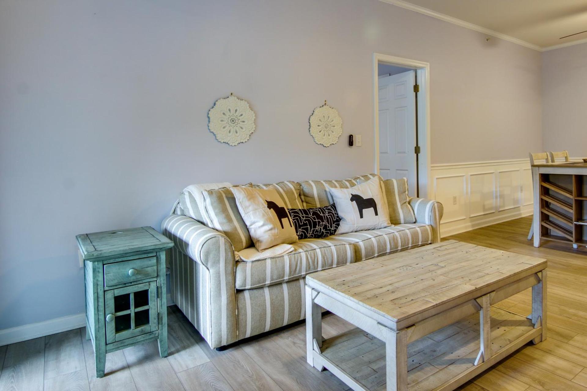 Condo with Pool Access about 2 Mi to Rehoboth Beach!