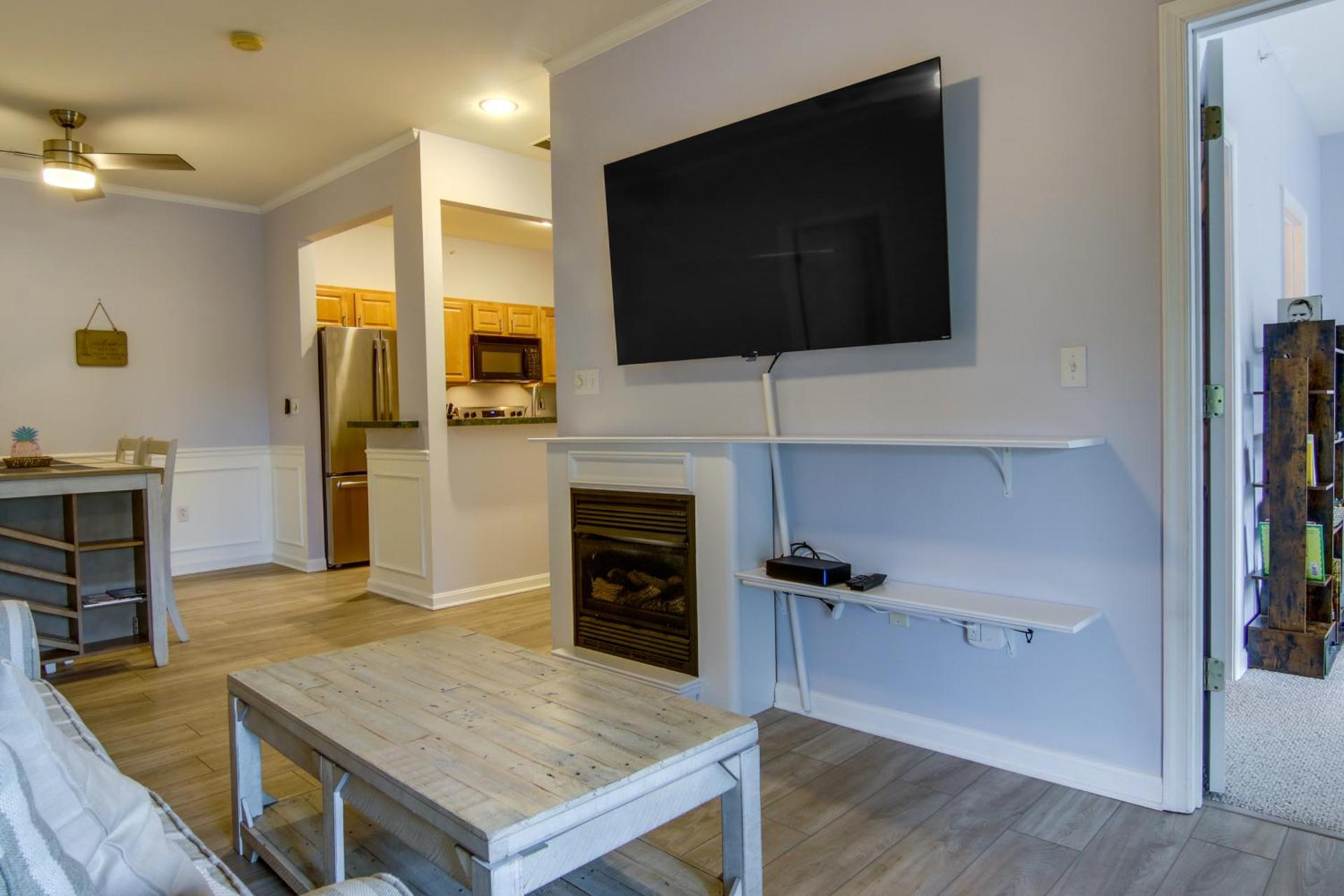 Condo with Pool Access about 2 Mi to Rehoboth Beach!