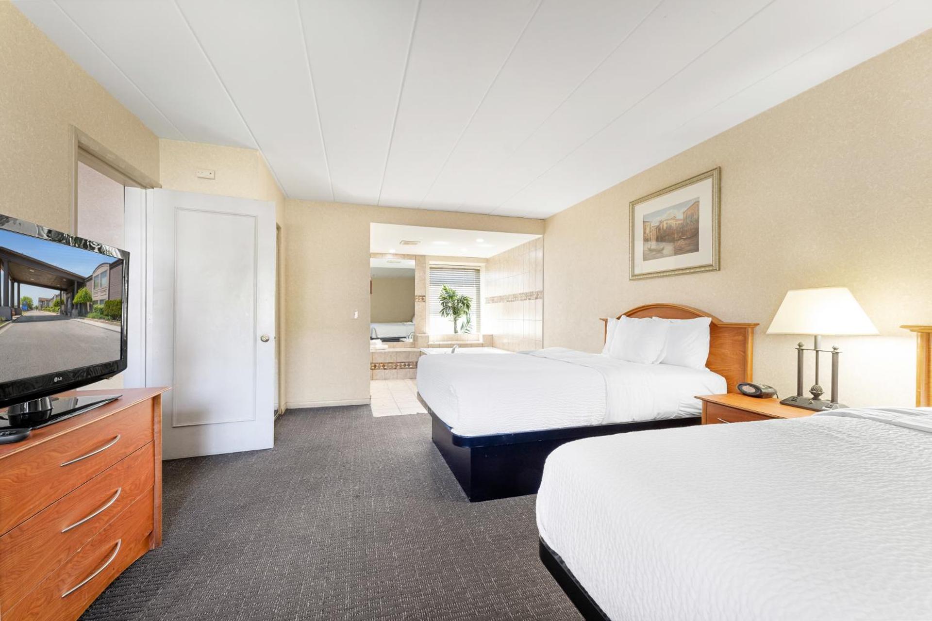 Days Inn & Suites by Wyndham Roseville/Detroit Area