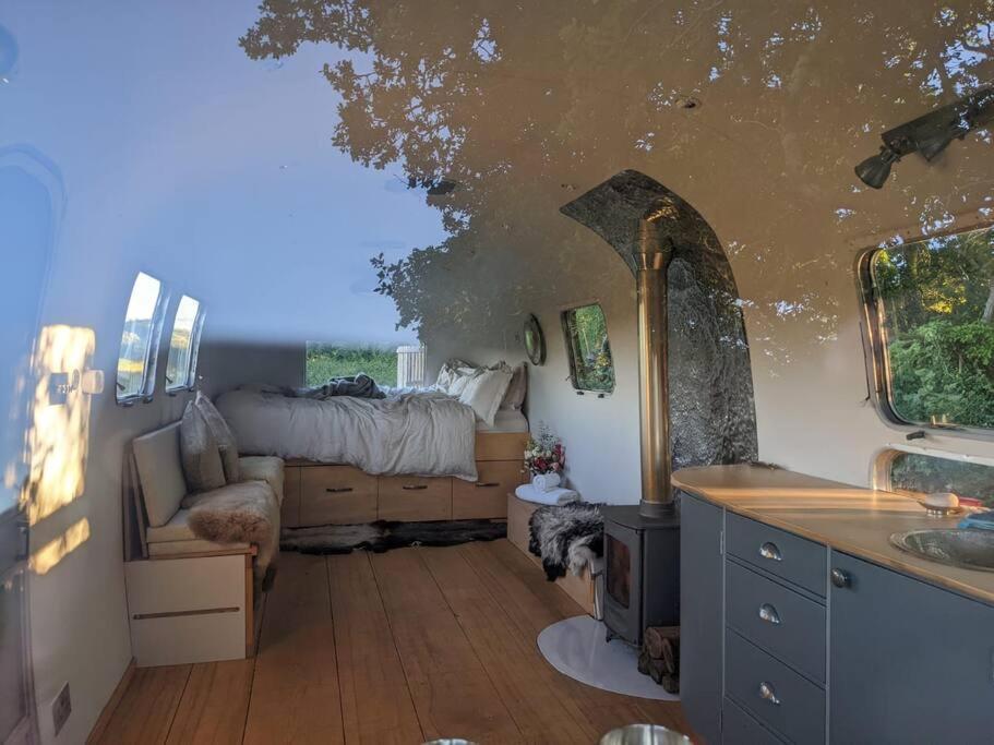 Airstream, vintage American caravan & Hottub