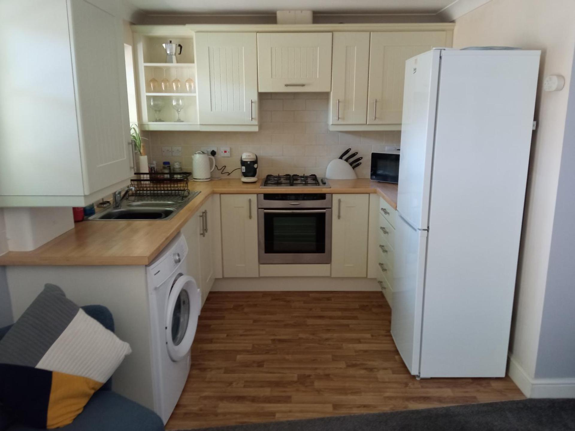 Cozy Courtyard Apt Explore & Relax Free Parking