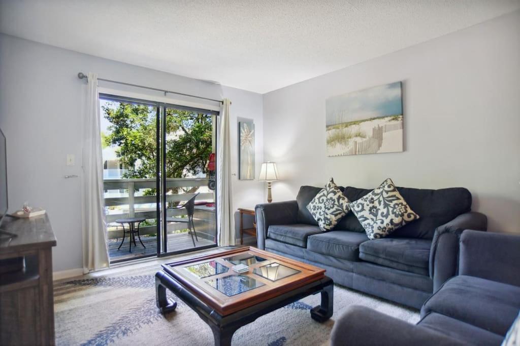 5 stars Peaceful Condo - 7 min walk to the beach