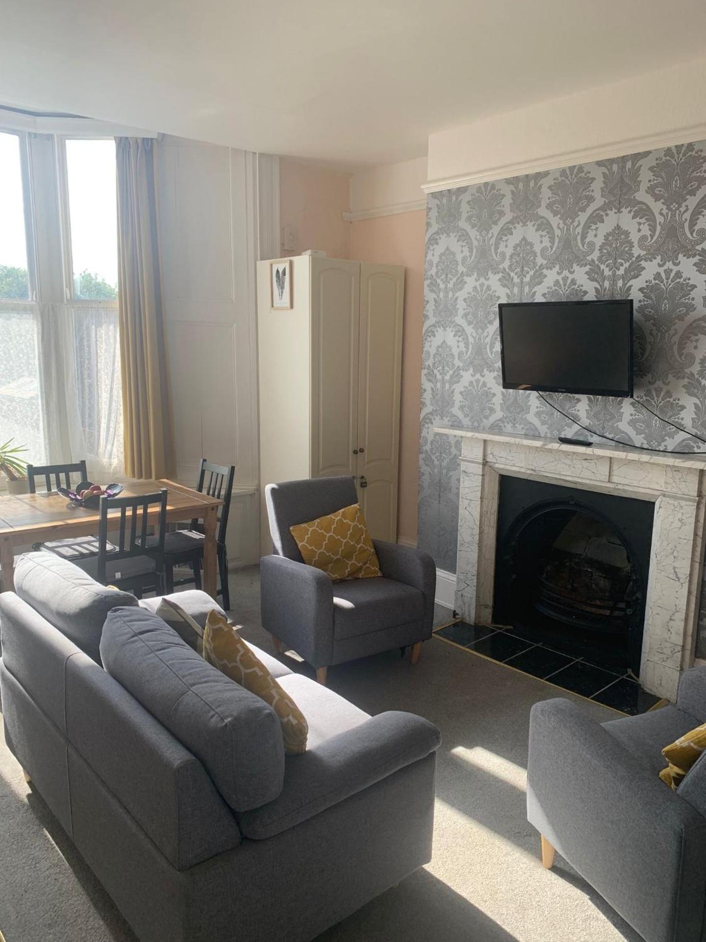 Scoresby's - 2-bedroom apartment with parking