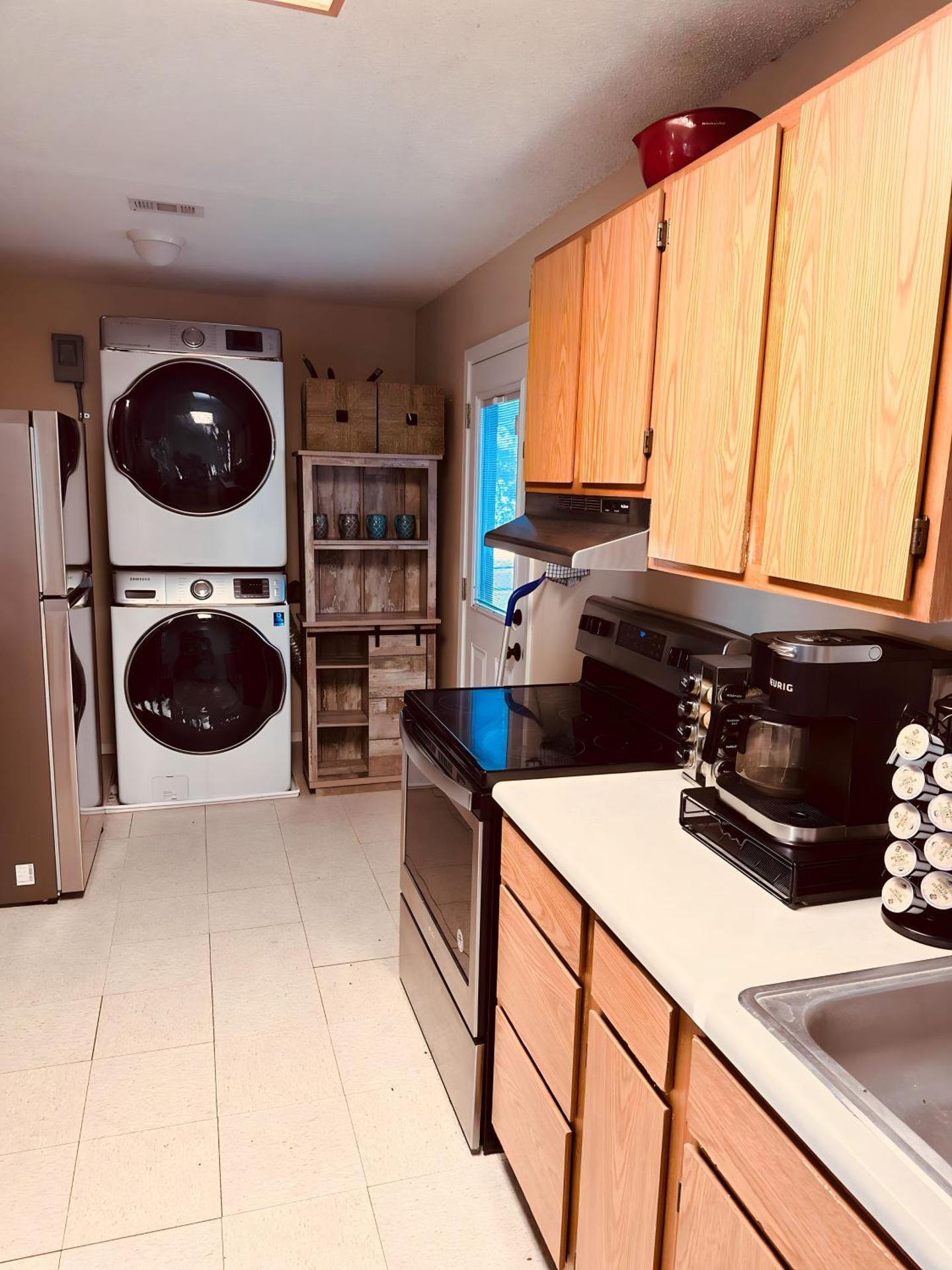 Lake View, Sleeps 8, HotTub, Firepit, Pet Friendly!