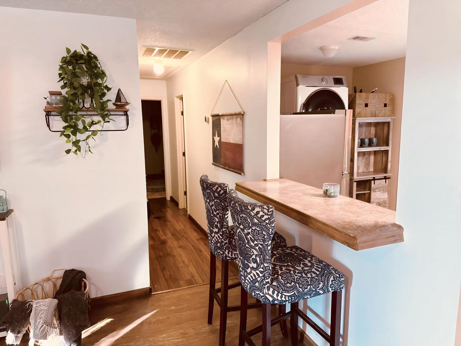 Lake View, Sleeps 8, HotTub, Firepit, Pet Friendly!