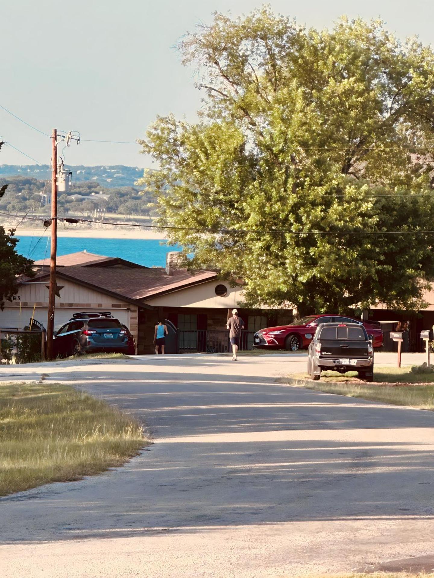 Lake View, Sleeps 8, HotTub, Firepit, Pet Friendly!