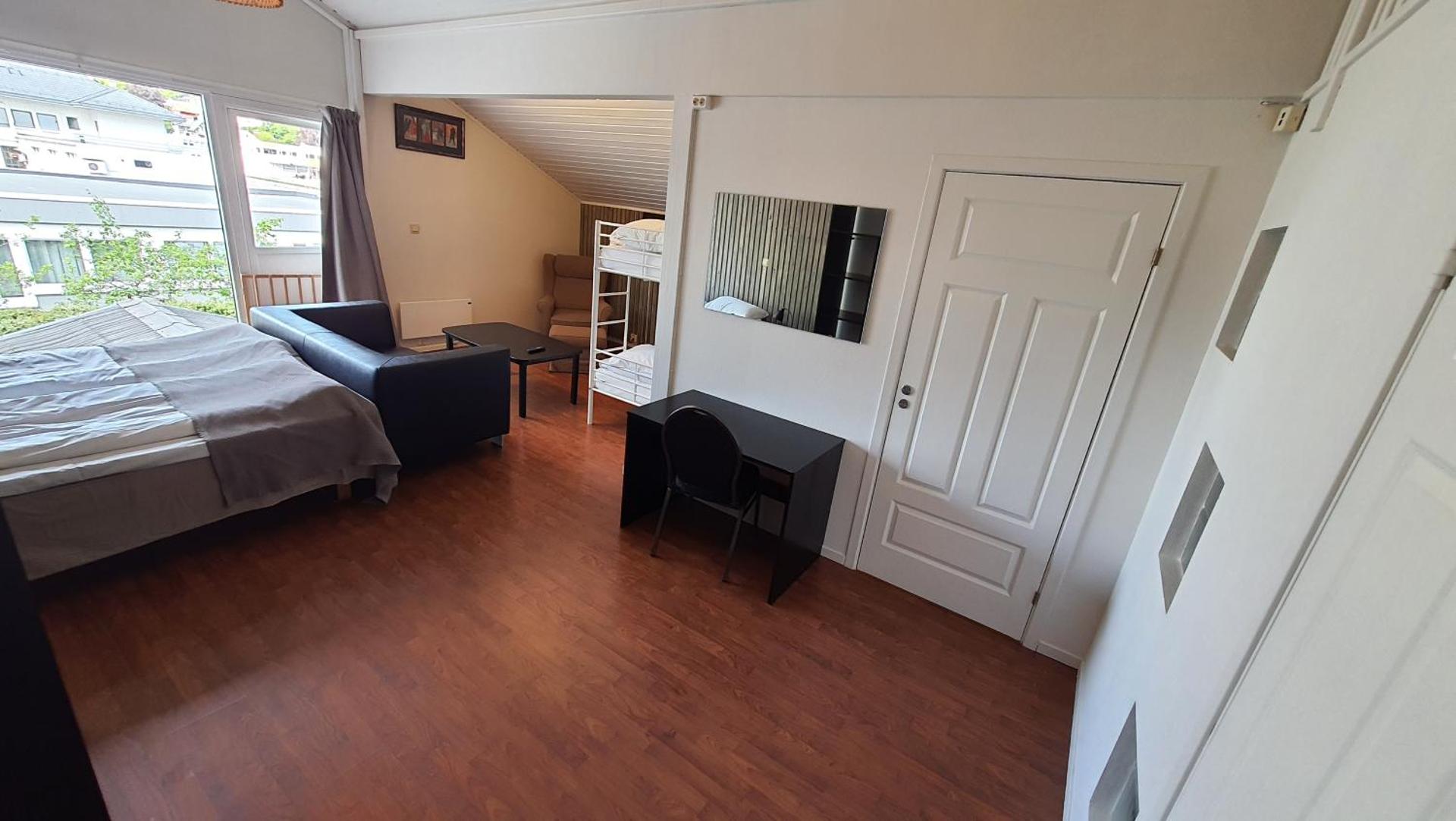 Family Room (2 Adults + 2 Children)