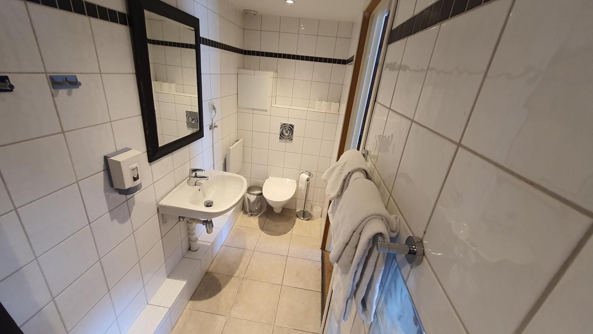 Family Room (2 Adults + 2 Children)