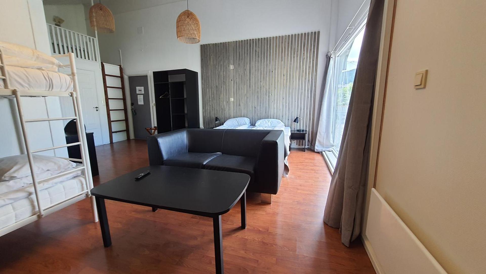 Family Room (2 Adults + 2 Children)