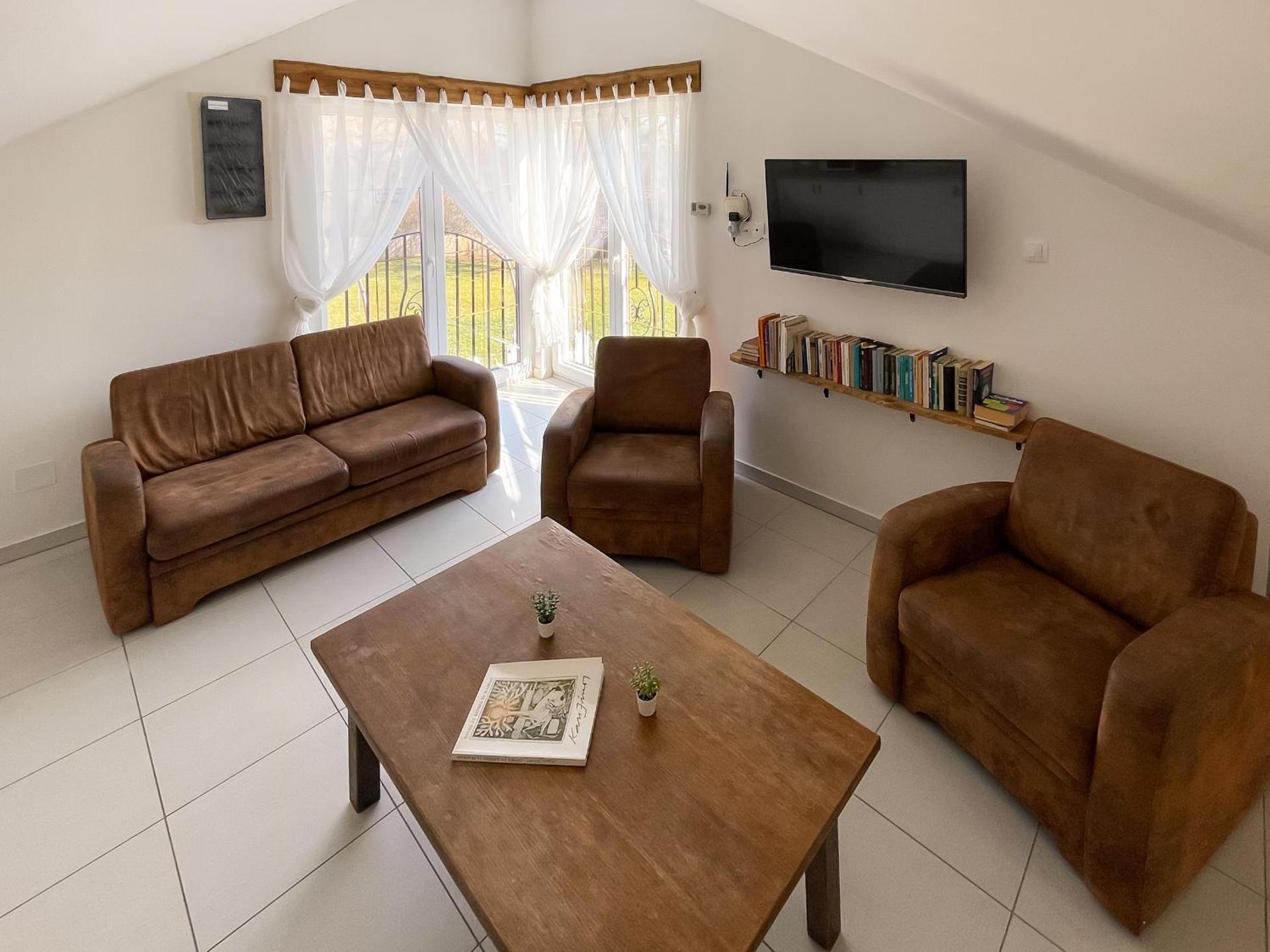 Communal lounge/ TV room