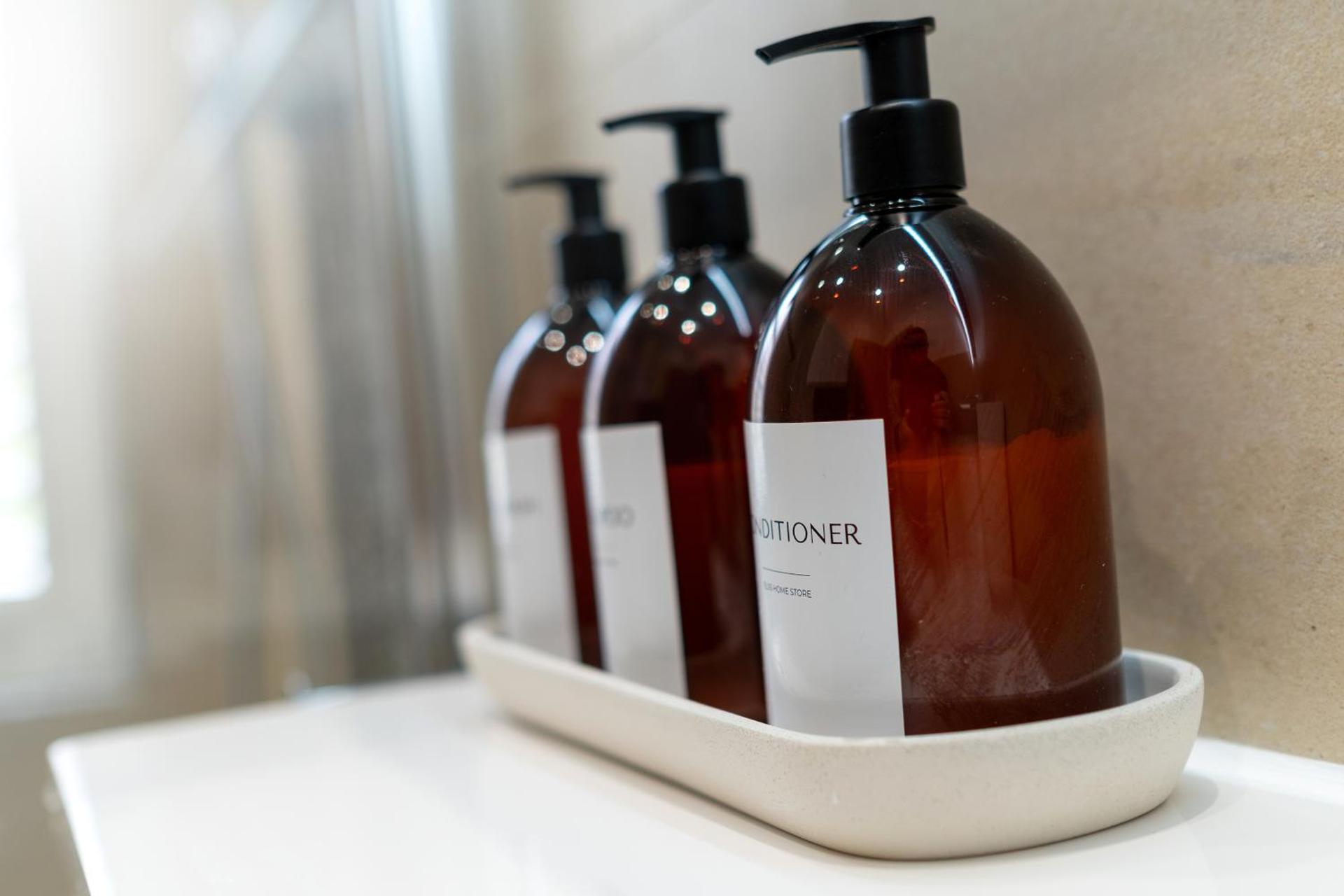 Stylish Central Apartment with Parking & Lift