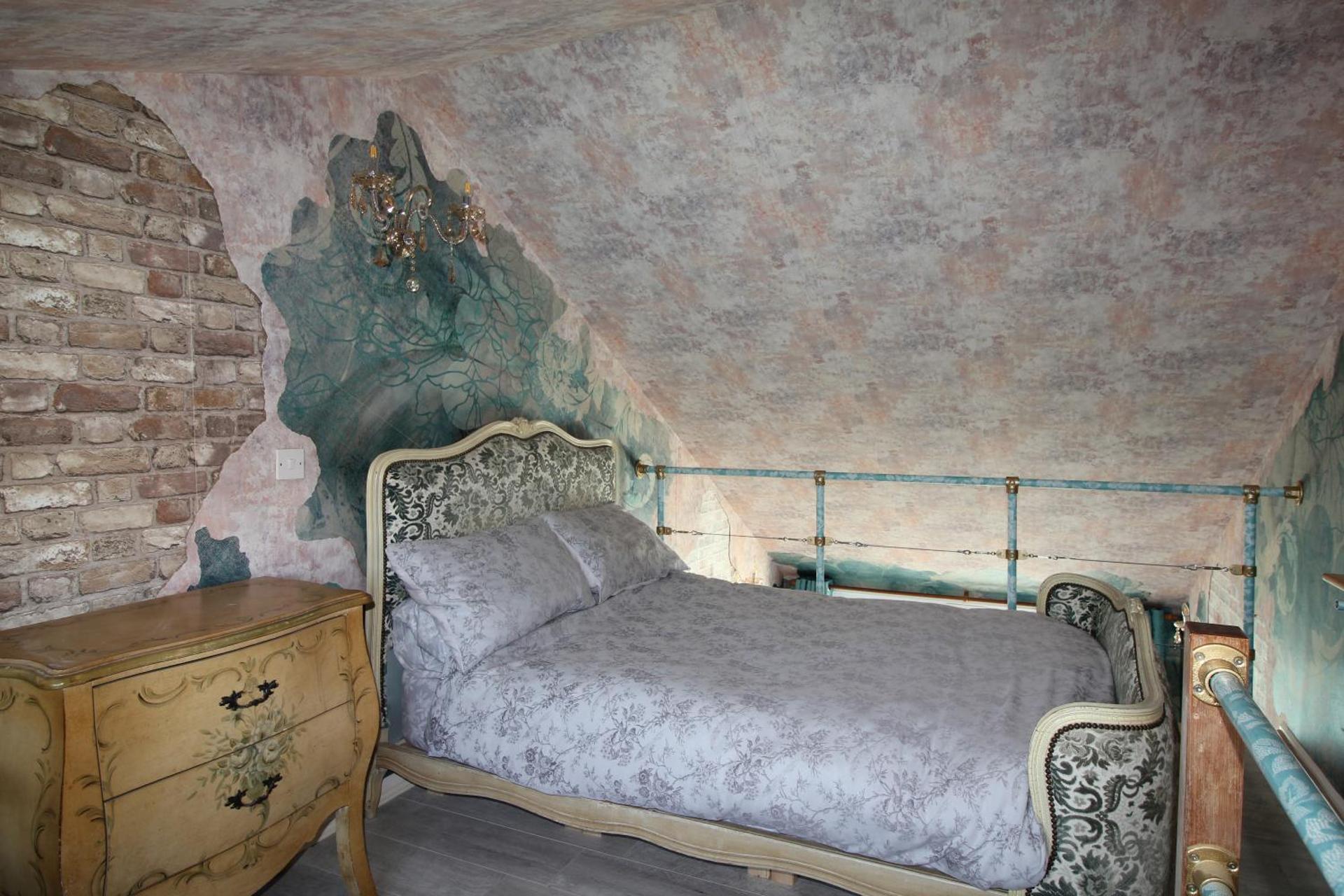 Unique, loft-style apartment with fantastic Brighton Marina views