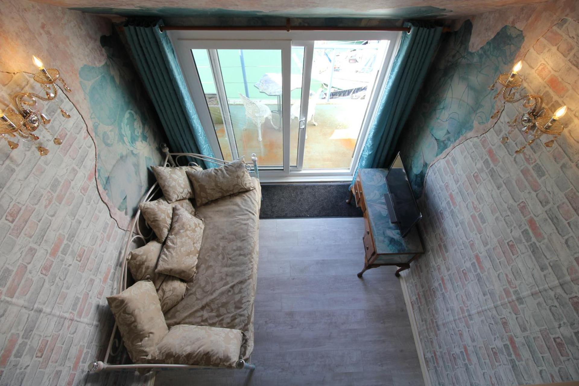 Unique, loft-style apartment with fantastic Brighton Marina views