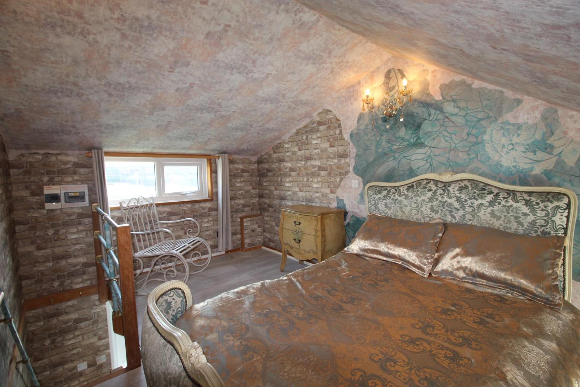 Unique, loft-style apartment with fantastic Brighton Marina views