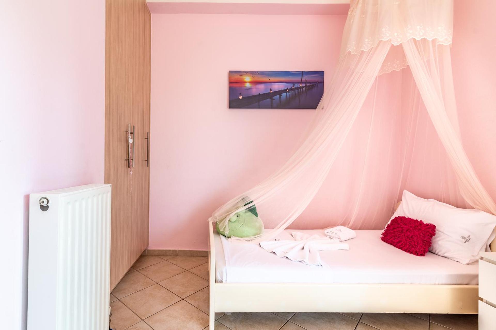 House with Pool & Garden for Families & Friends 1