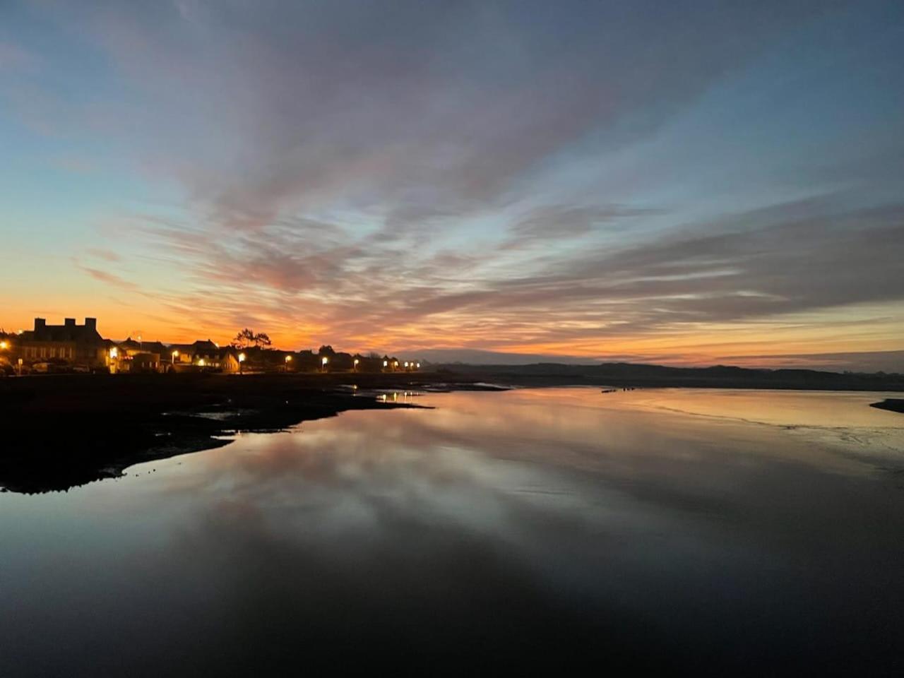 leBel endroit 145m2 , terrain et terrasse de 350m2 au coeur des commerces ,à proximité de la mer et tous services inclus