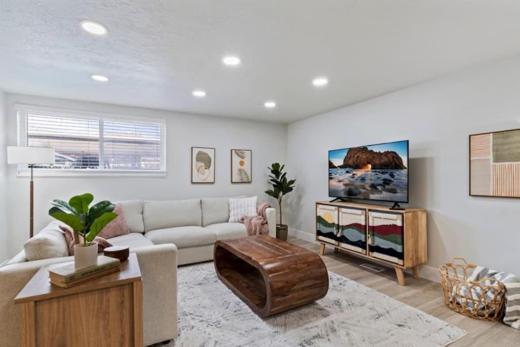 Modern Sugarhouse Condo Near Ski & Downtown