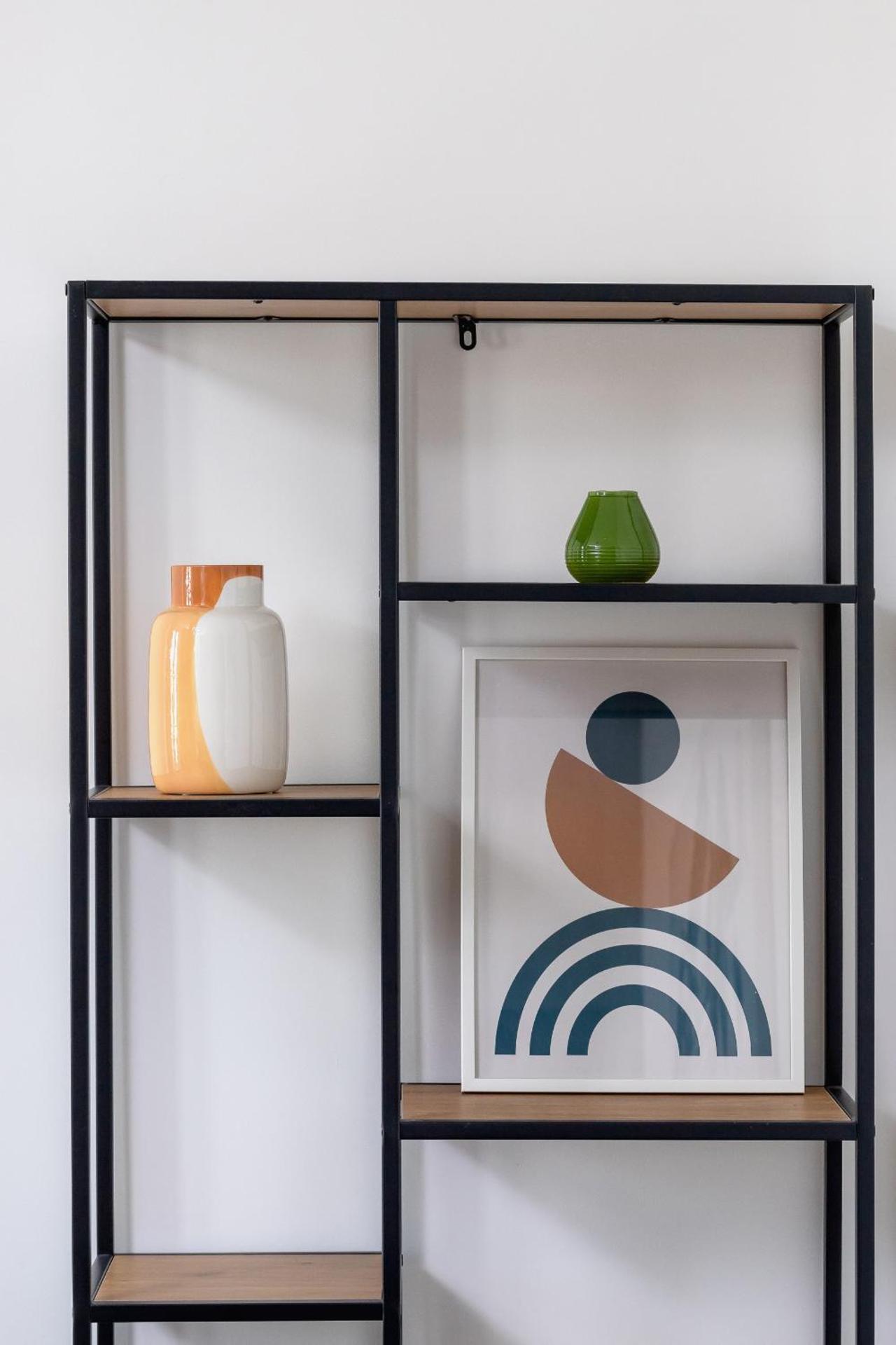 Modern & Spacious Apartment with Air Conditioning & Parking by Renters Prestige