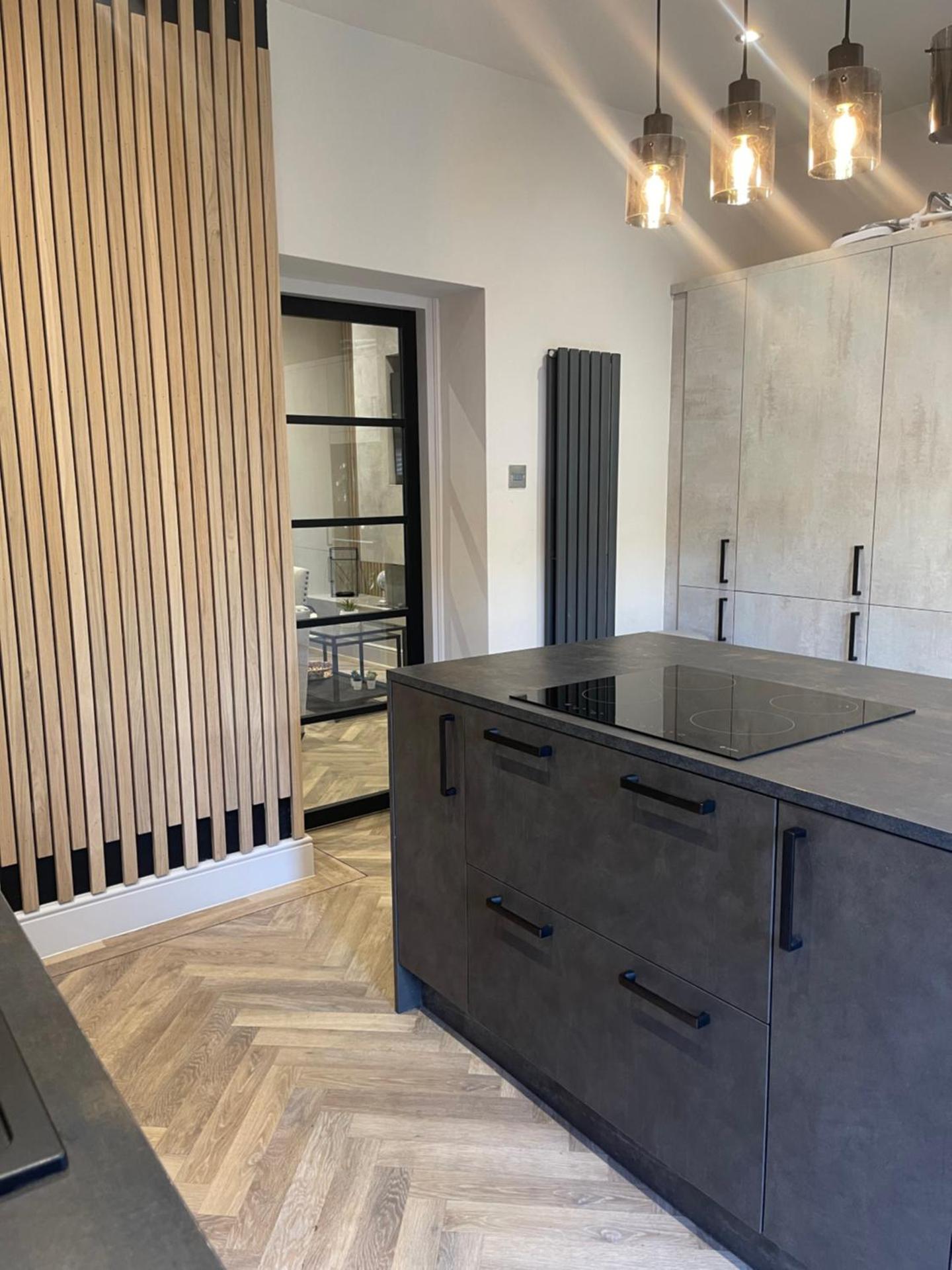 Stunning Town Center Cottage with hot tub